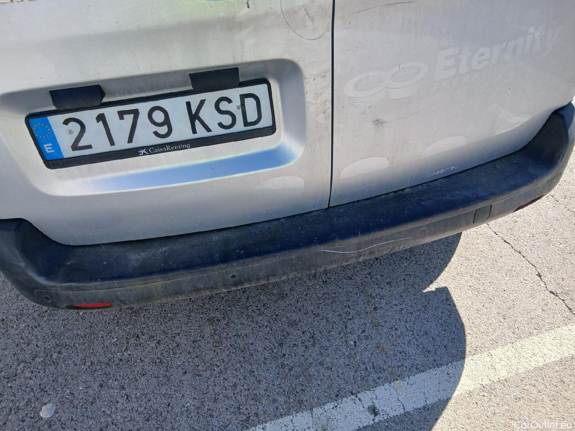  Peugeot  Expert PEUGEOT  / 2016 / 4P / furgón Furg.Premium BlueHDi 90KW (120) Standard #17