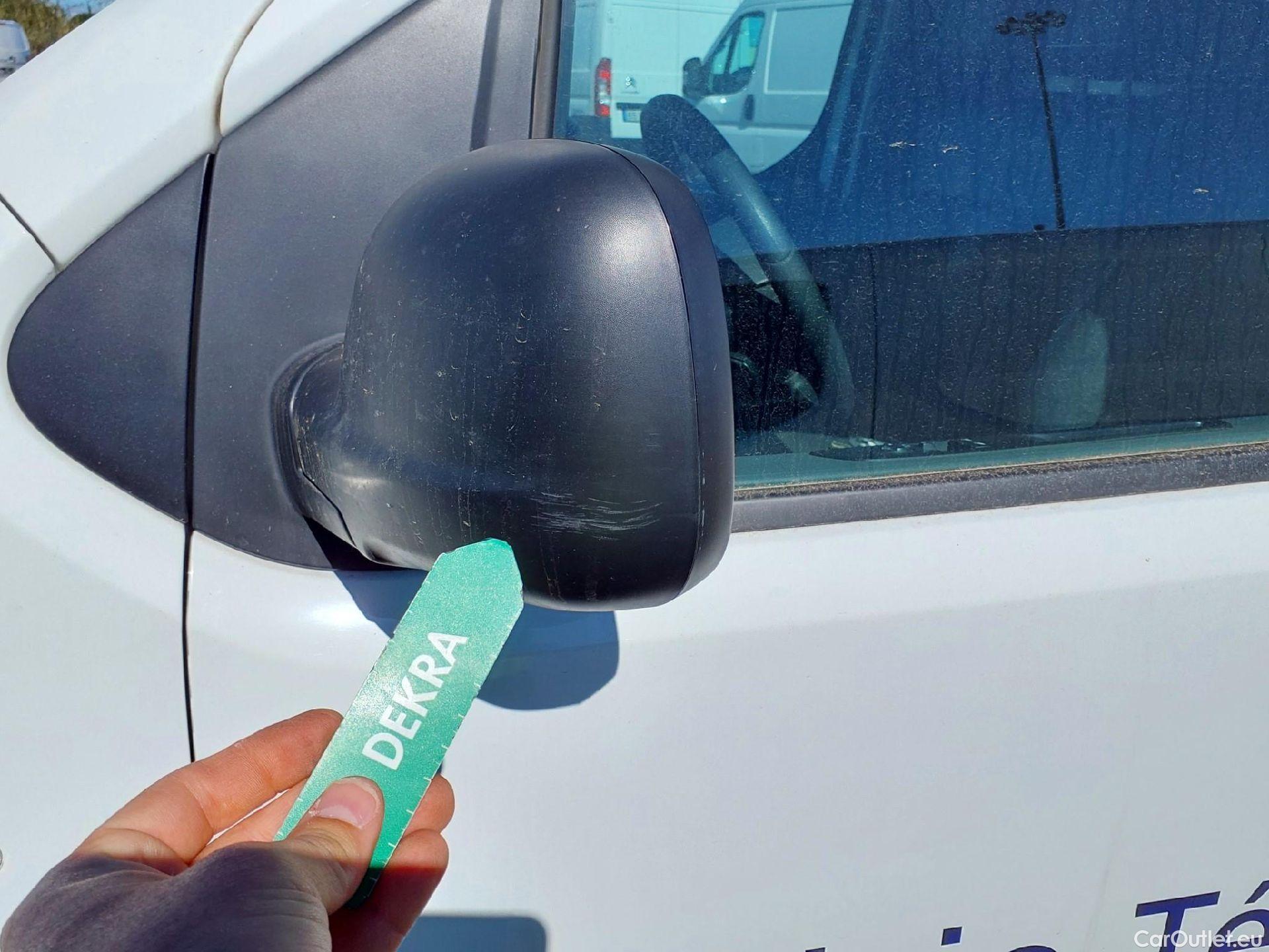  Peugeot  Expert PEUGEOT  / 2016 / 4P / furgón Furgón Premium 1.5 BlueHDi 120 Standard #9