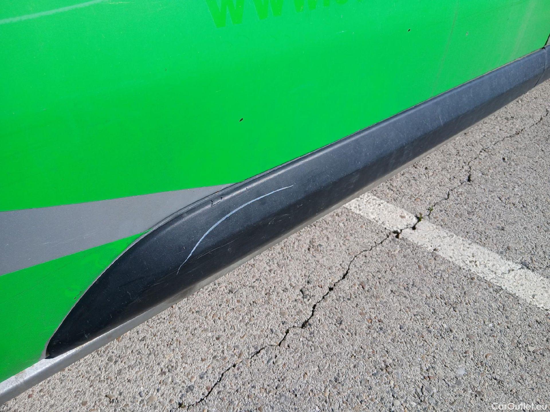  Peugeot  Expert PEUGEOT  / 2016 / 4P / furgón Furg.Premium BlueHDi 90KW (120) Standard #31