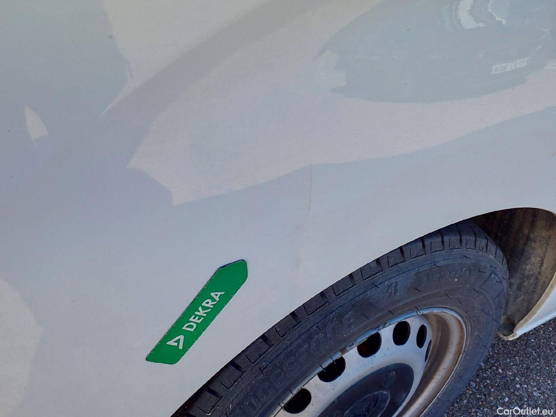  Peugeot  Expert PEUGEOT  / 2016 / 4P / furgón Furgón Premium 1.5 BlueHDi 120 Standard #15