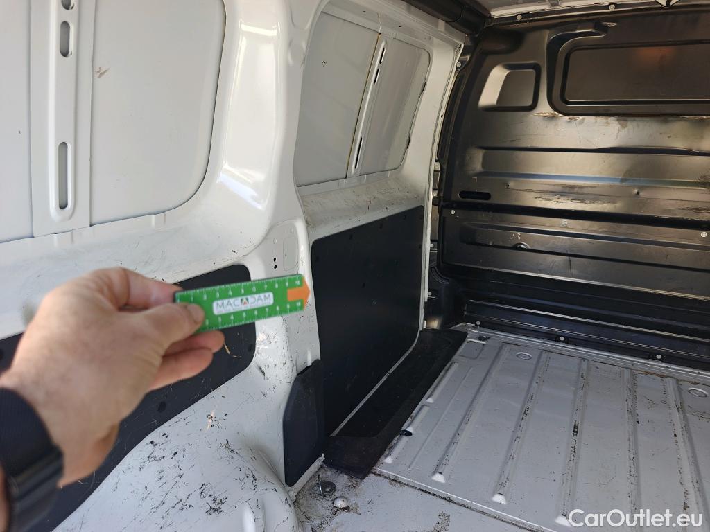  Peugeot  Expert PEUGEOT  / 2016 / 4P / furgón Furgón Premium 1.5 BlueHDi 100 Standard (AC) #51