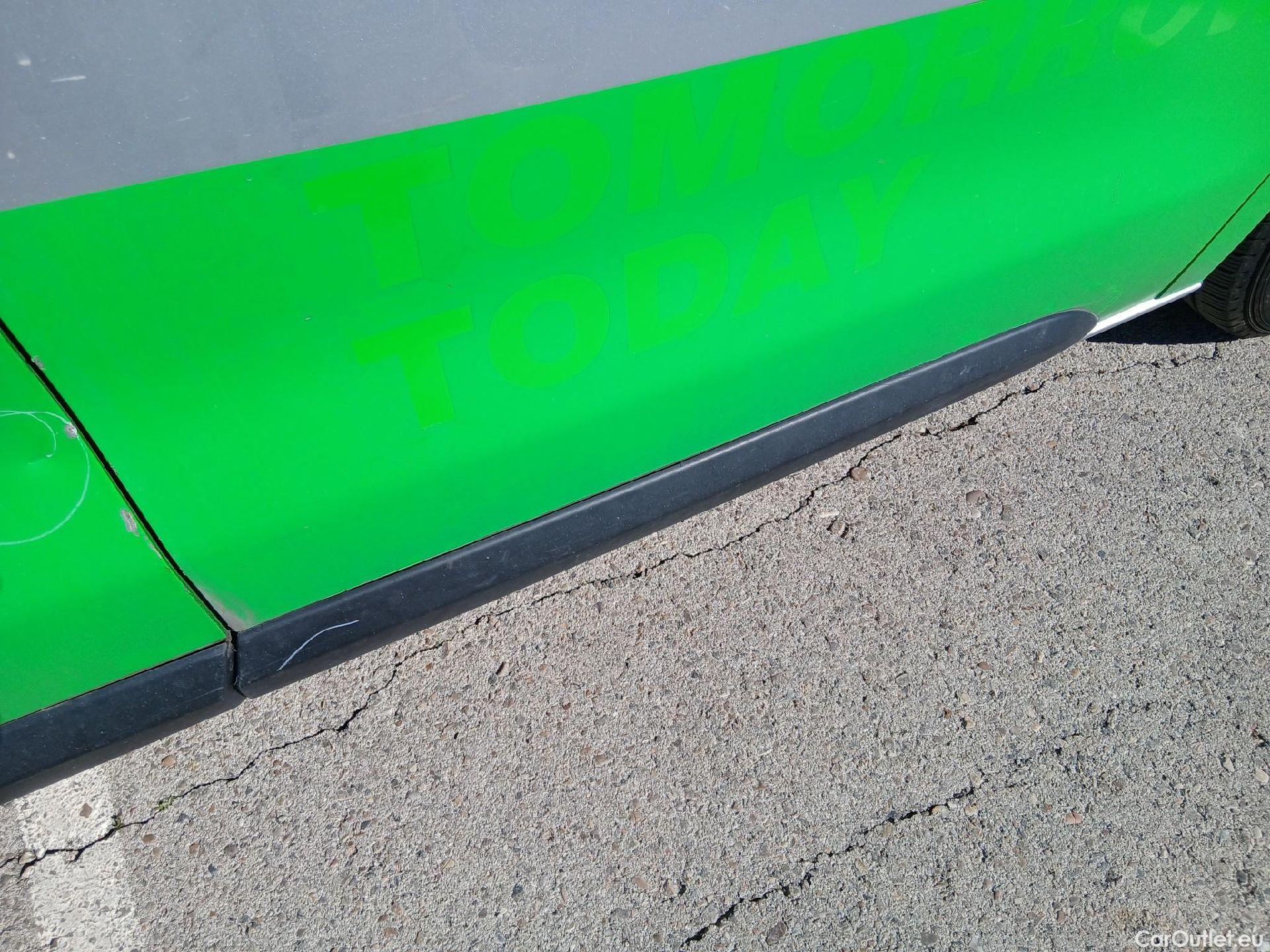  Peugeot  Expert PEUGEOT  / 2016 / 4P / furgón Furg.Premium BlueHDi 90KW (120) Standard #37