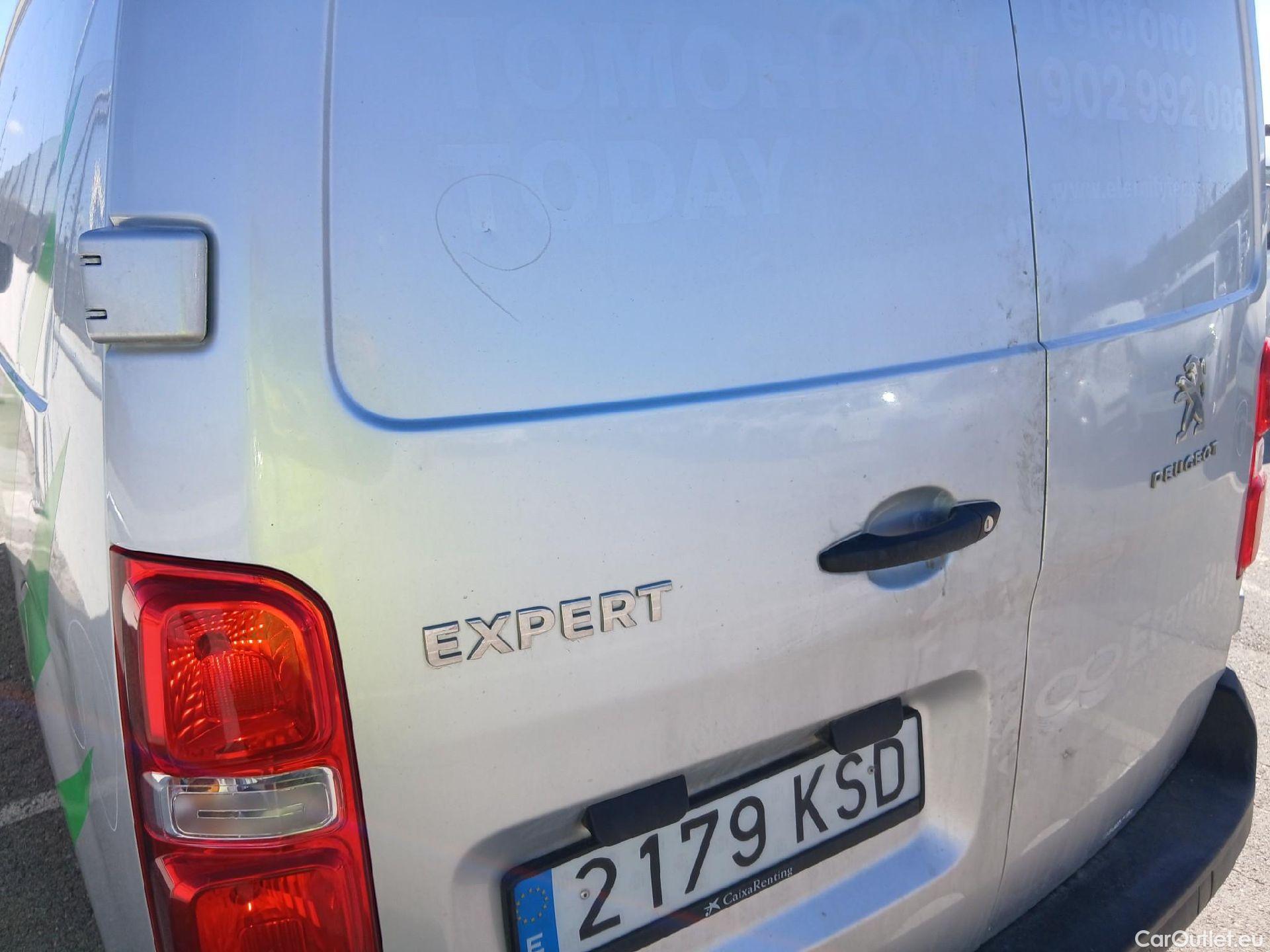  Peugeot  Expert PEUGEOT  / 2016 / 4P / furgón Furg.Premium BlueHDi 90KW (120) Standard #19