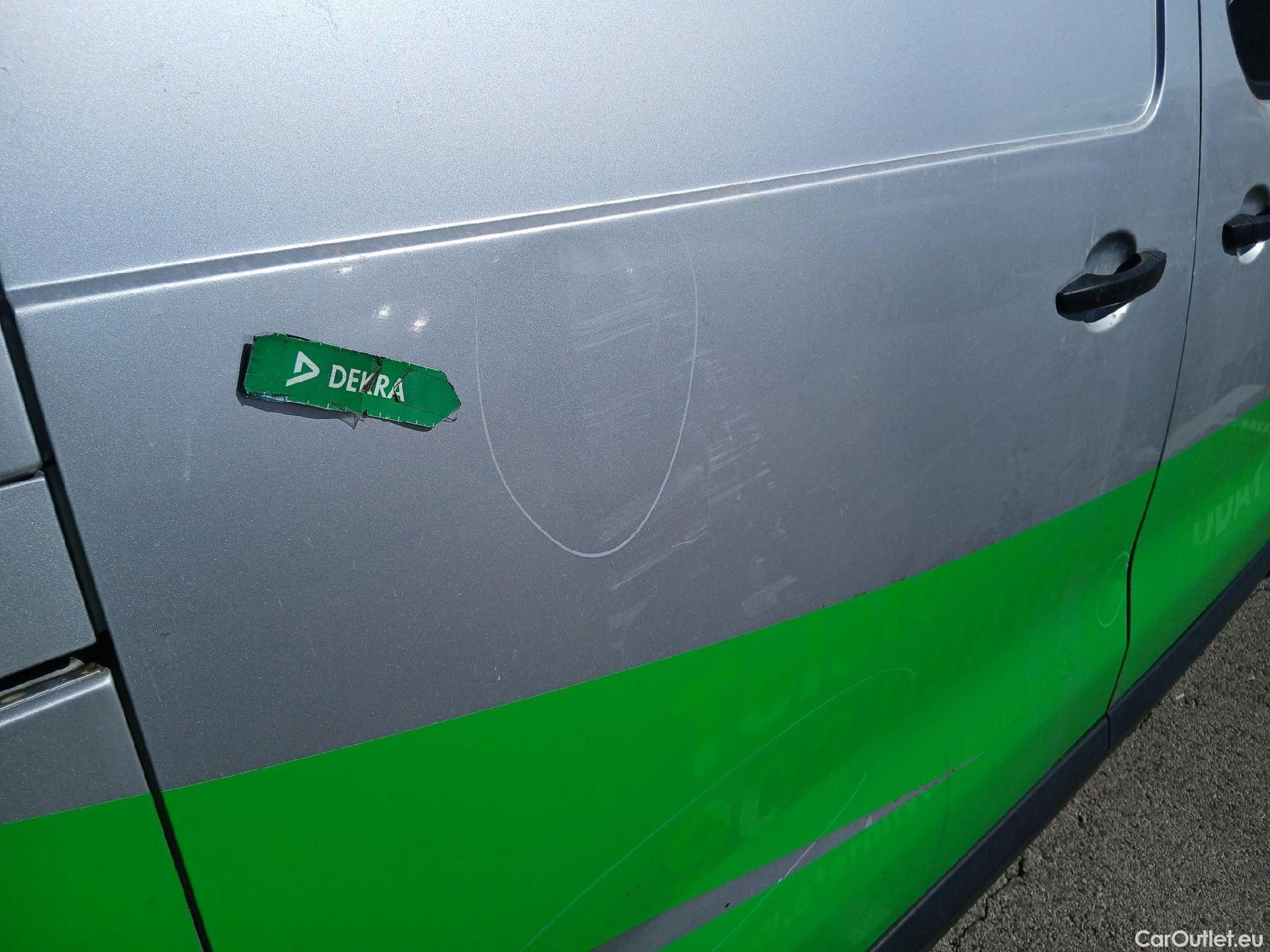  Peugeot  Expert PEUGEOT  / 2016 / 4P / furgón Furg.Premium BlueHDi 90KW (120) Standard #29