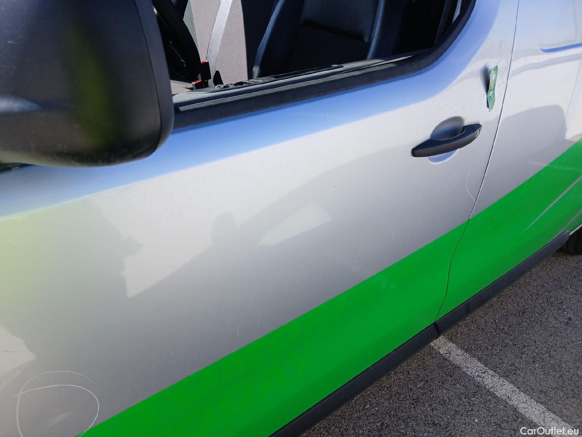  Peugeot  Expert PEUGEOT  / 2016 / 4P / furgón Furg.Premium BlueHDi 90KW (120) Standard #9