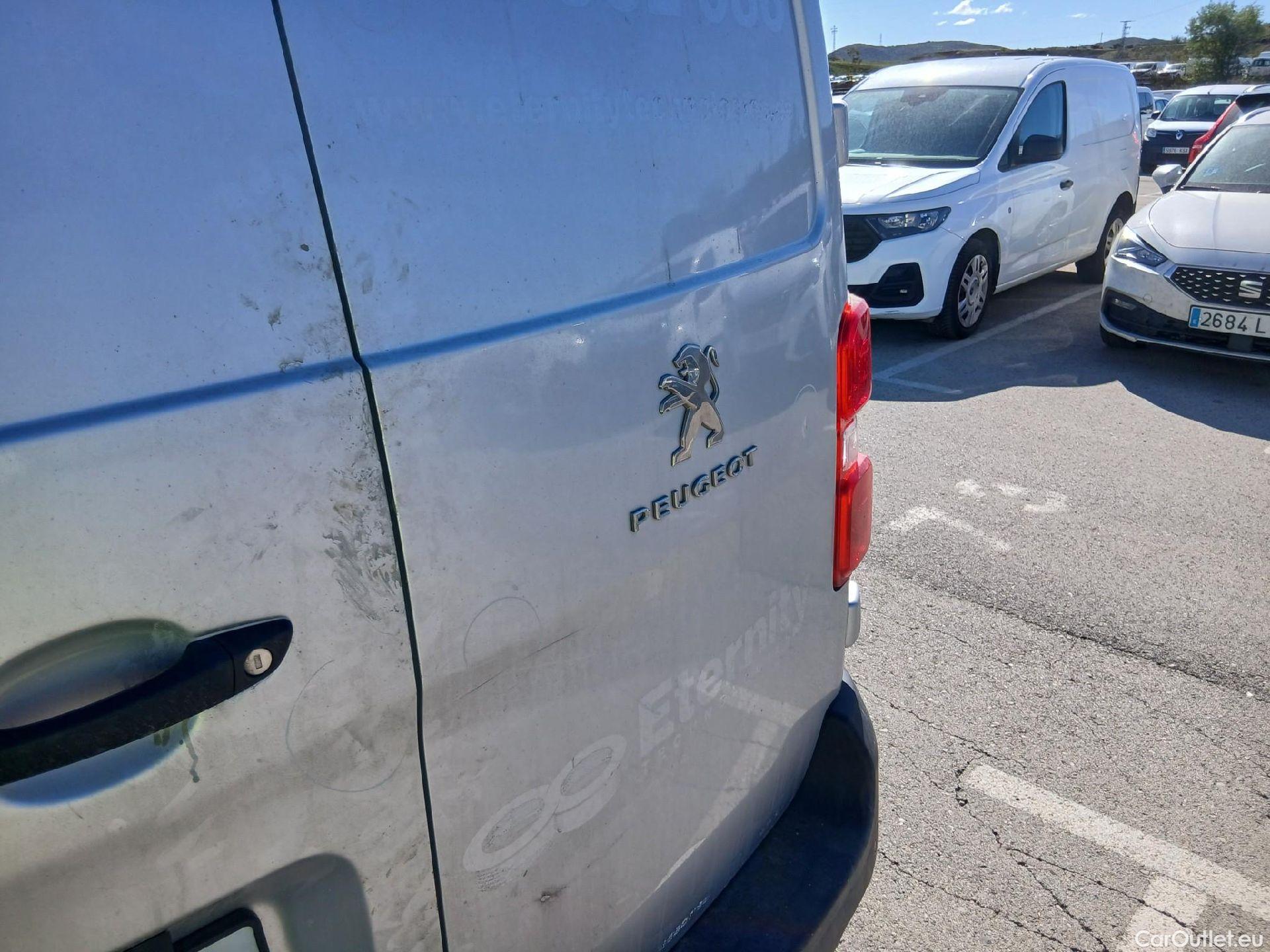  Peugeot  Expert PEUGEOT  / 2016 / 4P / furgón Furg.Premium BlueHDi 90KW (120) Standard #21