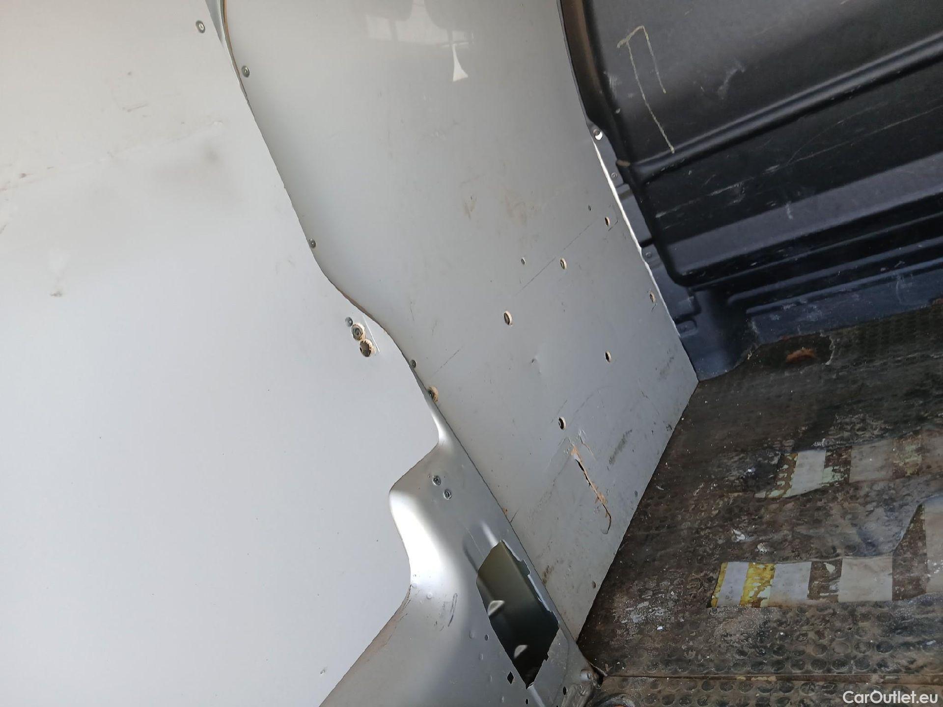  Peugeot  Expert PEUGEOT  / 2016 / 4P / furgón Furg.Premium BlueHDi 90KW (120) Standard #23