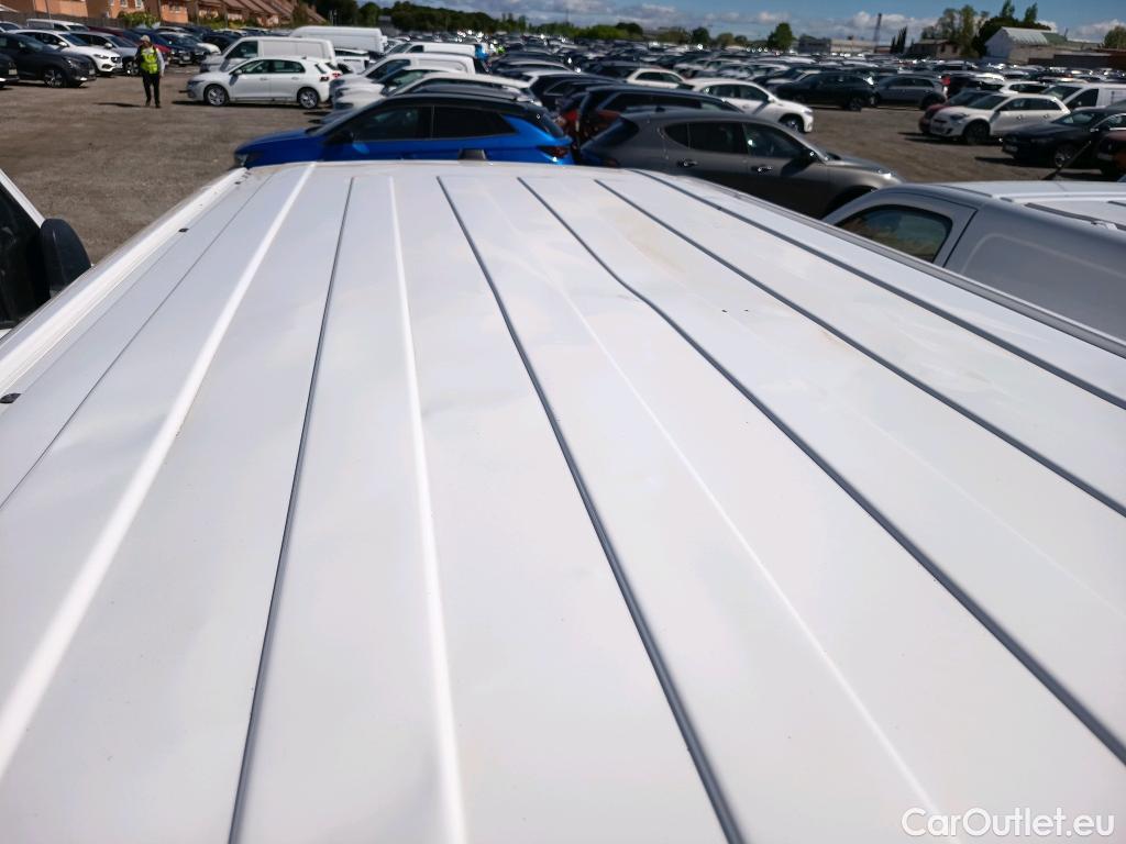  Volkswagen  Transporter VOLKSWAGEN  / 2020 / 4P / furgón Furgón Corto TN 2.0 TDI 110kW 4MO #2