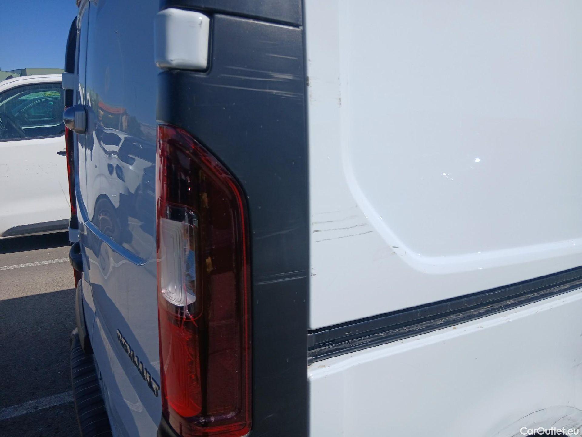  Renault  Trafic RENAULT  / 2019 / 4P / furgón Furgón 27 L1H1 Energy BluedCi 88 kW #35