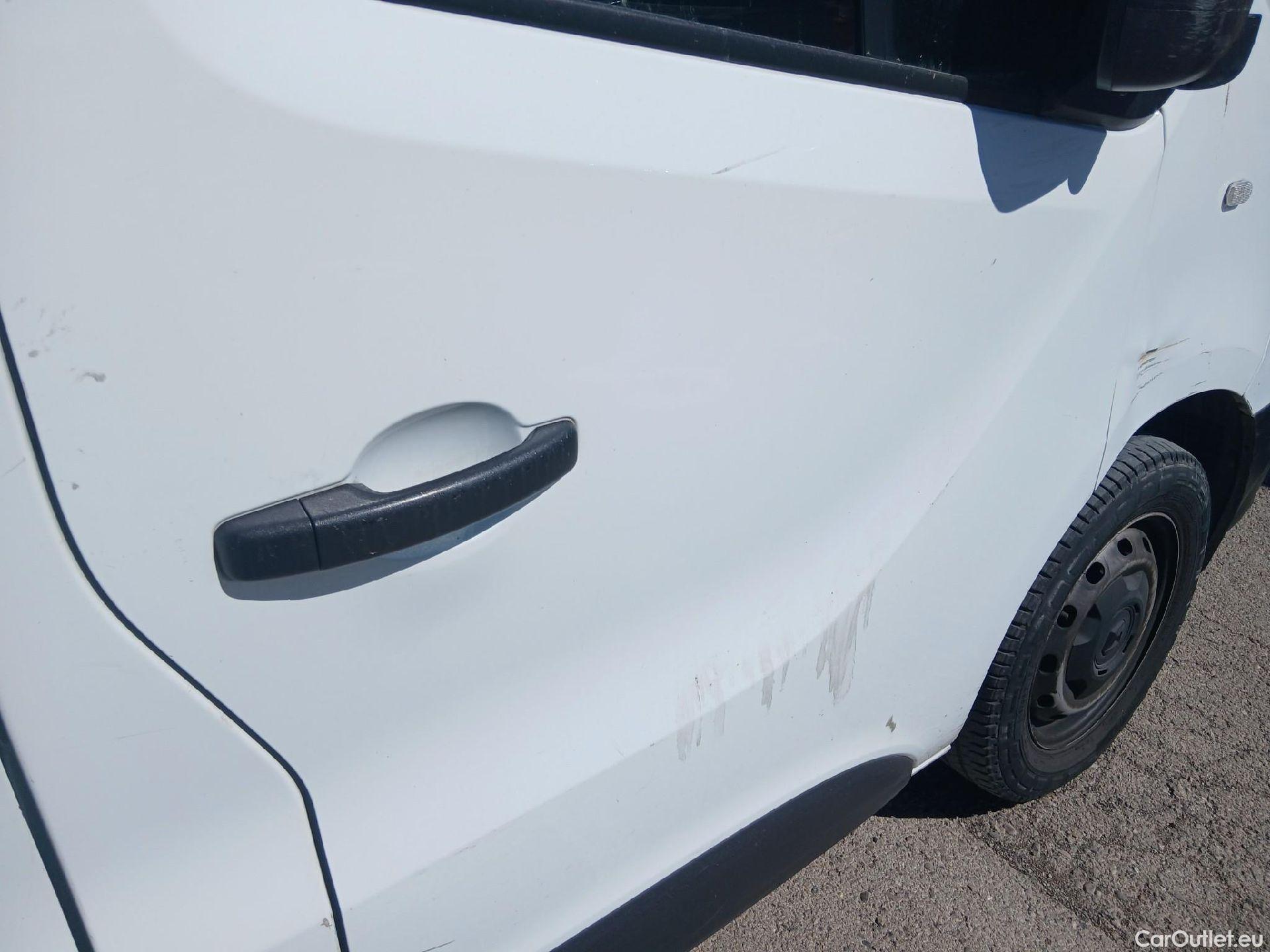  Renault  Trafic RENAULT  / 2019 / 4P / furgón Furgón 27 L1H1 Energy BluedCi 88 kW #42