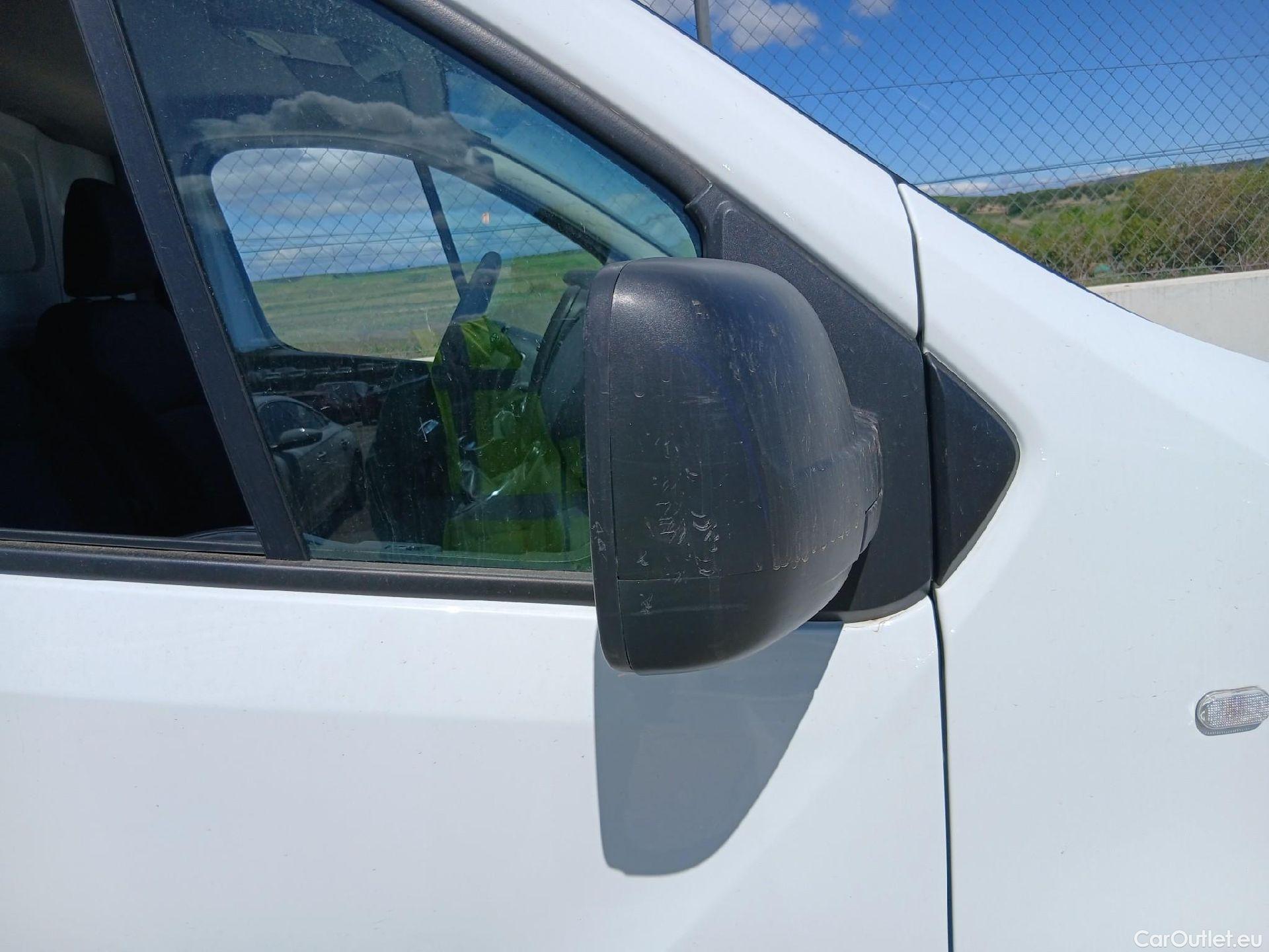  Renault  Trafic RENAULT  / 2019 / 4P / furgón Furgón 27 L1H1 Energy BluedCi 88 kW (AC) #18