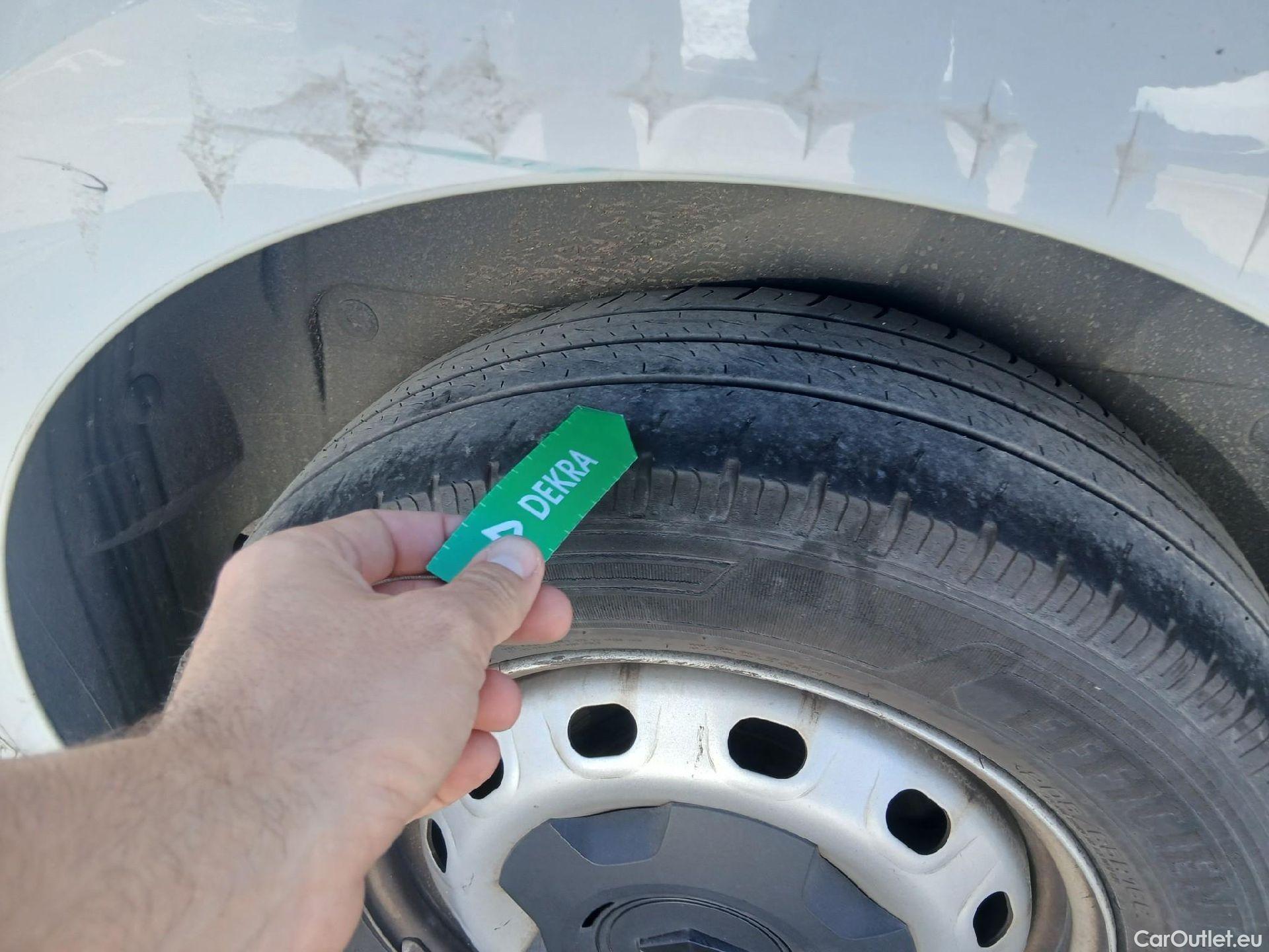  Renault  Trafic RENAULT  / 2019 / 4P / furgón Furgón 27 L1H1 Energy BluedCi 88 kW #19