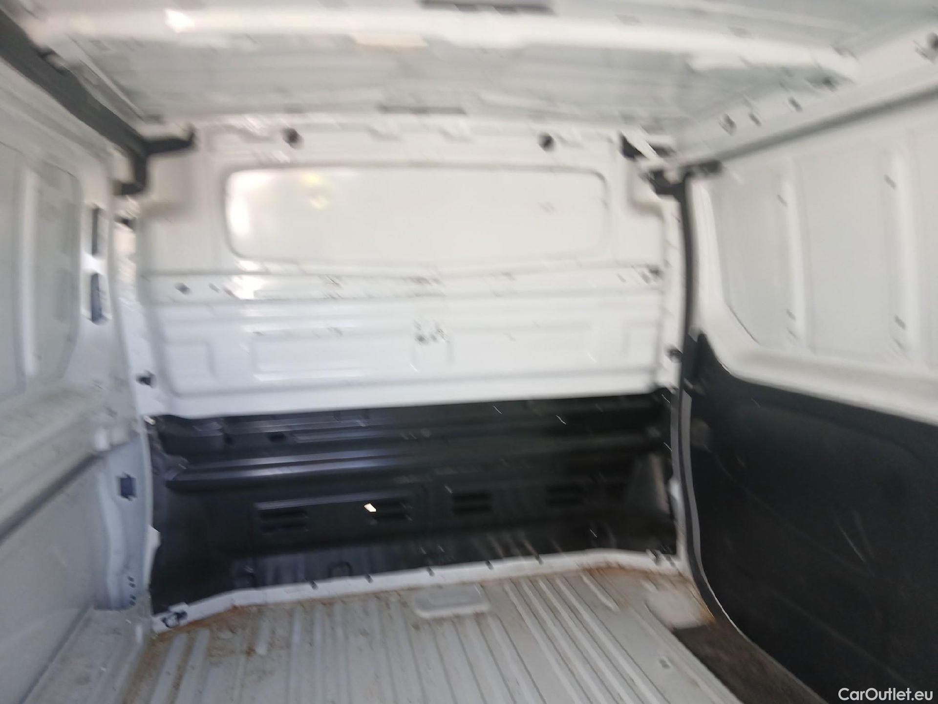  Renault  Trafic RENAULT  / 2019 / 4P / furgón Furgón 27 L1H1 Energy BluedCi 88 kW #49