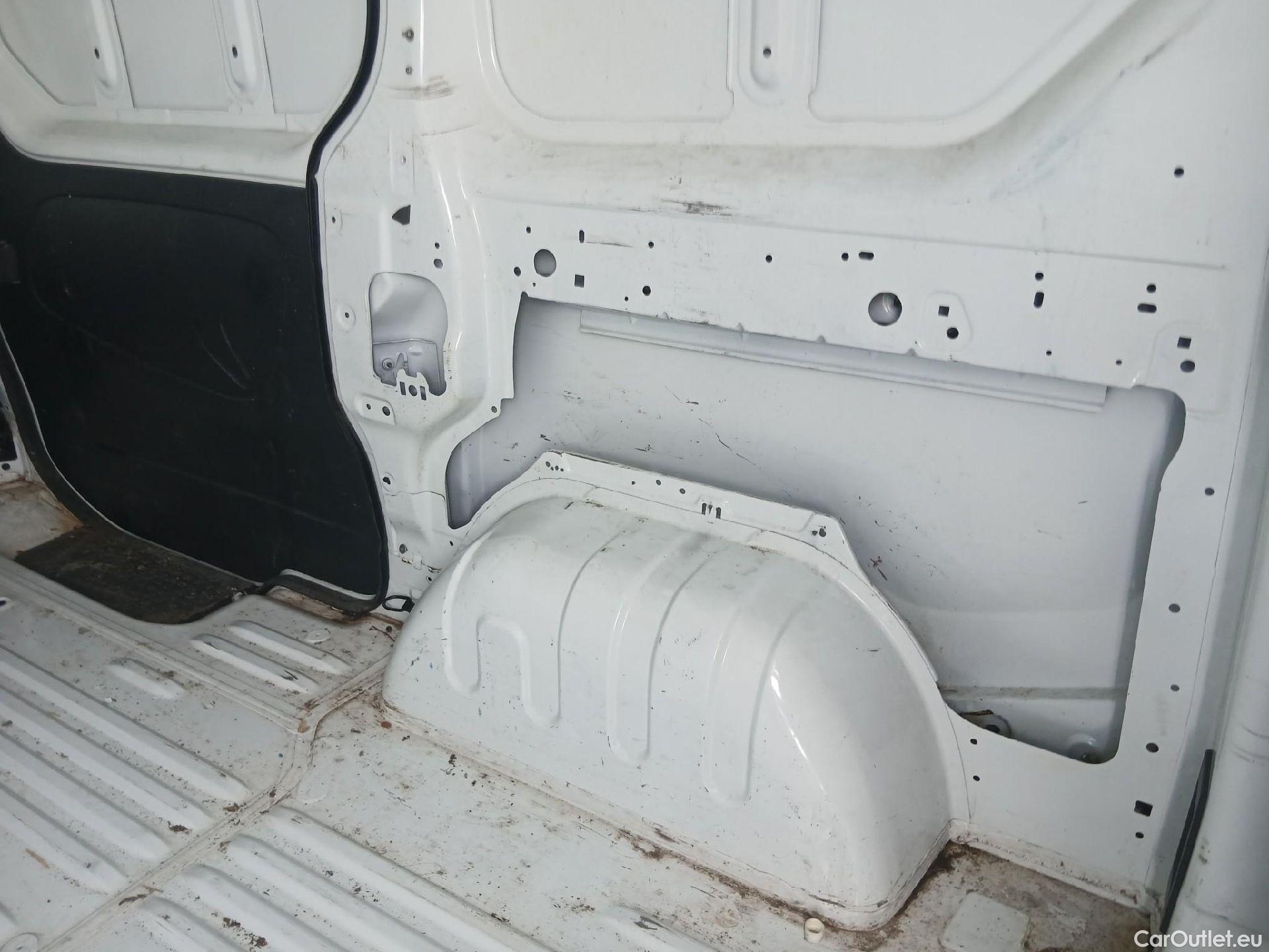  Renault  Trafic RENAULT  / 2019 / 4P / furgón Furgón 27 L1H1 Energy BluedCi 88 kW #50