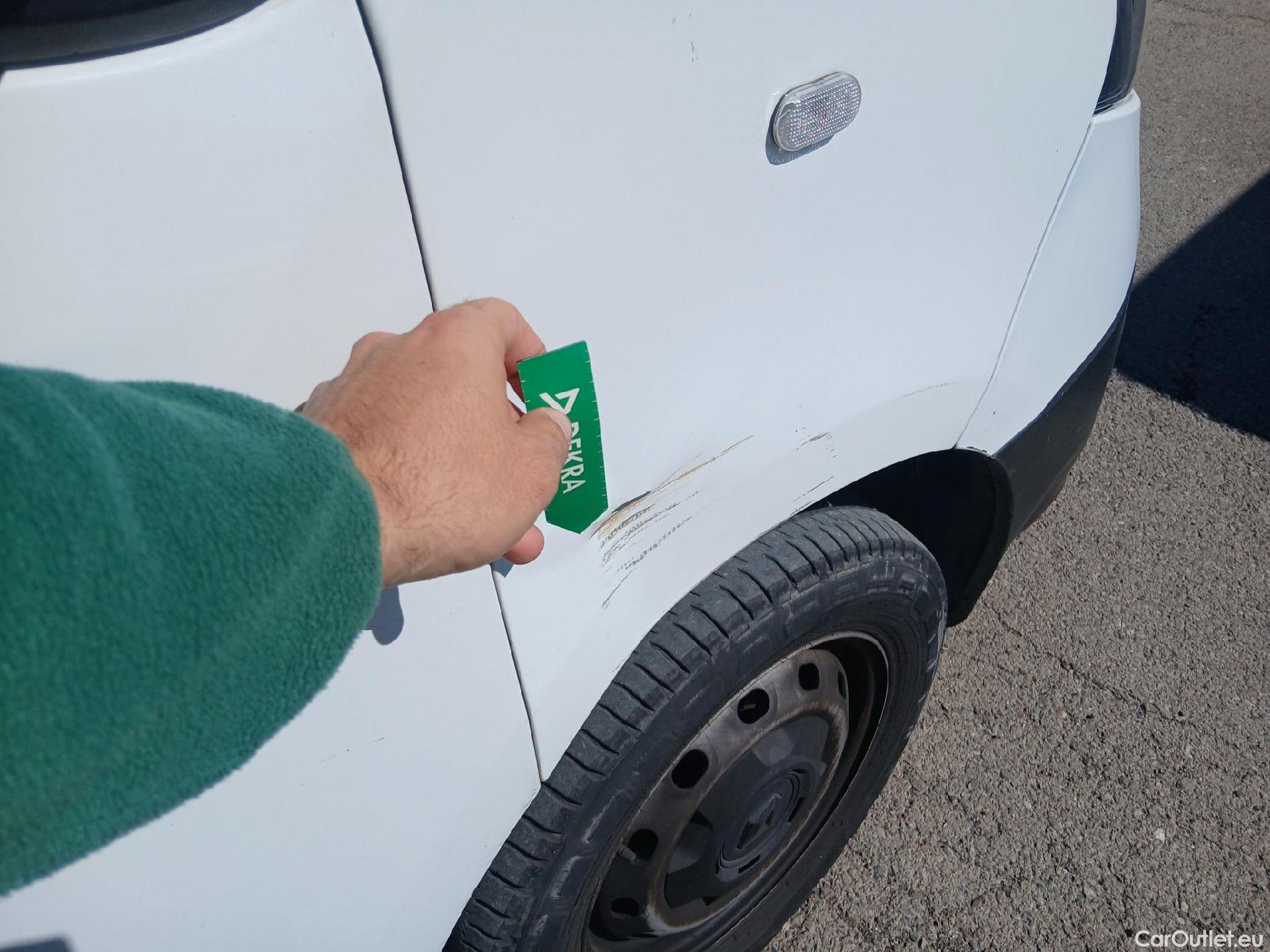  Renault  Trafic RENAULT  / 2019 / 4P / furgón Furgón 27 L1H1 Energy BluedCi 88 kW #46