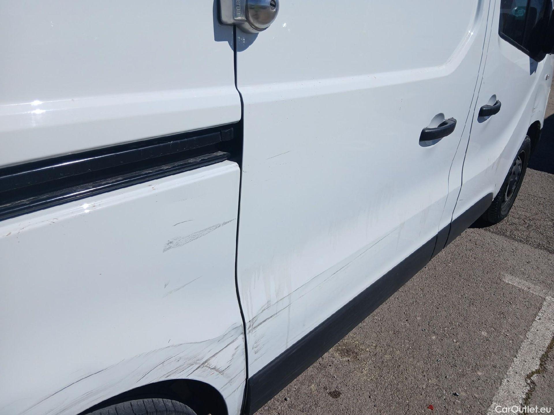  Renault  Trafic RENAULT  / 2019 / 4P / furgón Furgón 27 L1H1 Energy BluedCi 88 kW #37