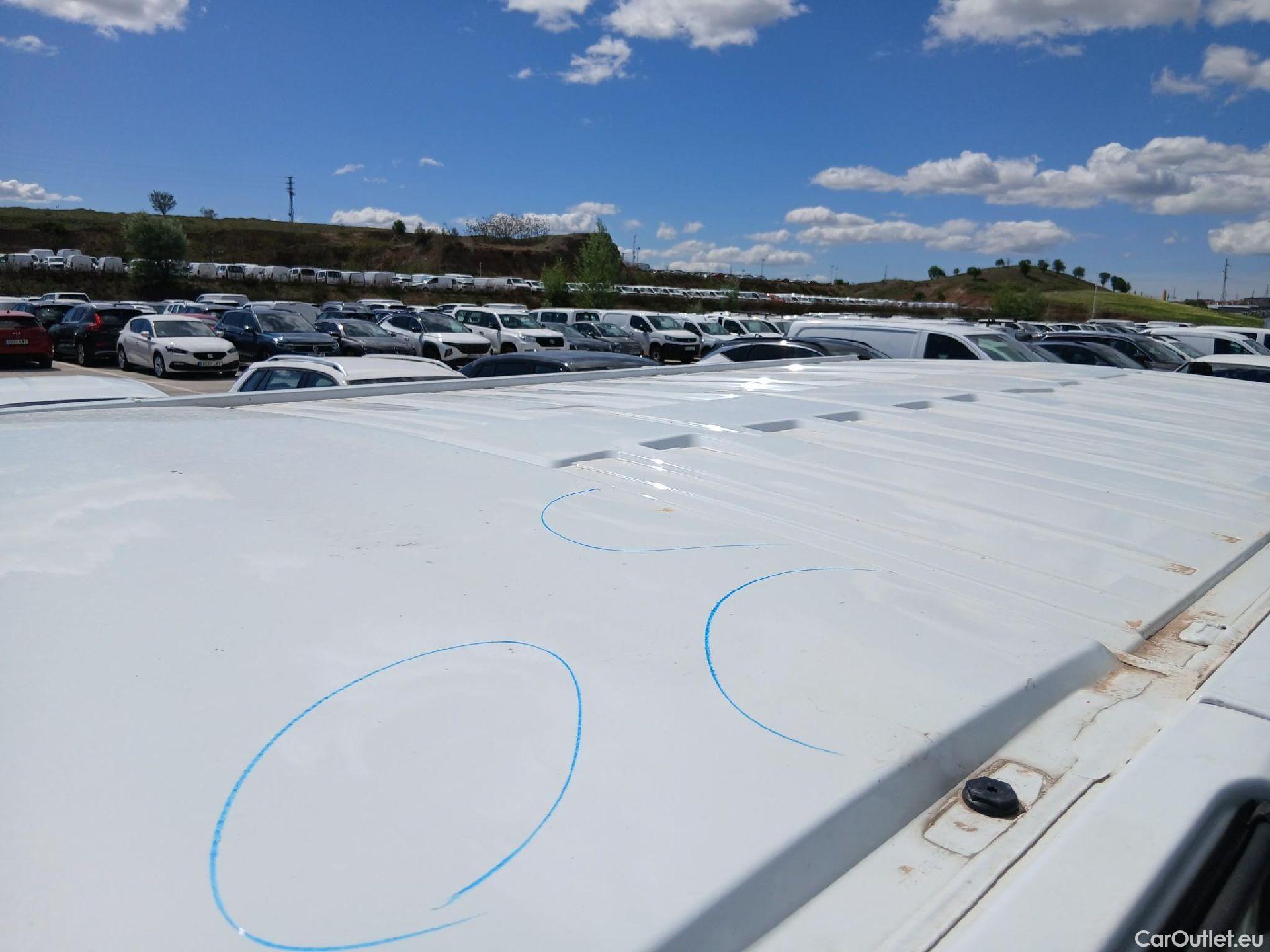  Renault  Trafic RENAULT  / 2019 / 4P / furgón Furgón 27 L1H1 Energy BluedCi 88 kW (AC) #26