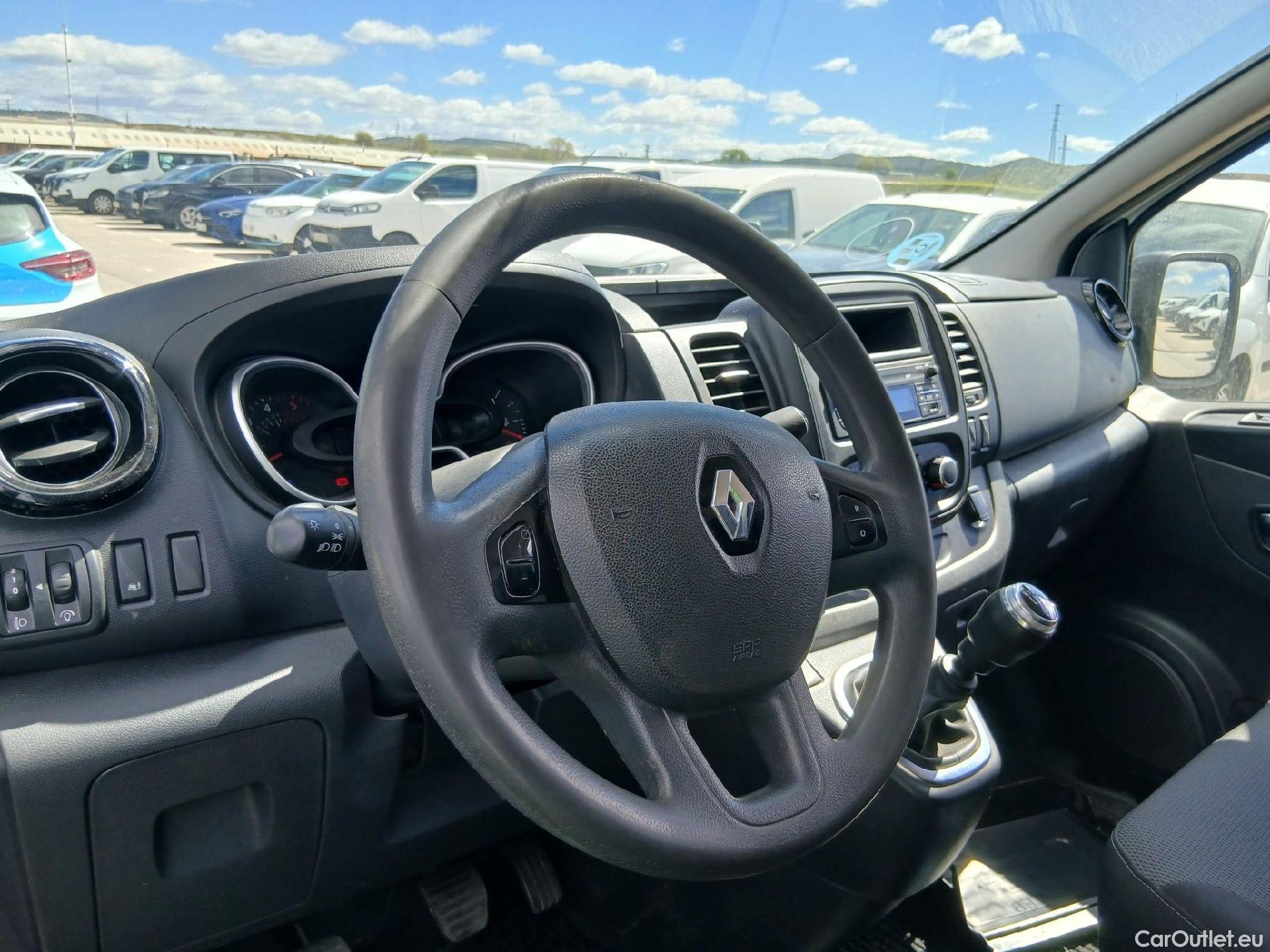  Renault  Trafic RENAULT  / 2019 / 4P / furgón Furgón 27 L1H1 Energy BluedCi 88 kW (AC) #9