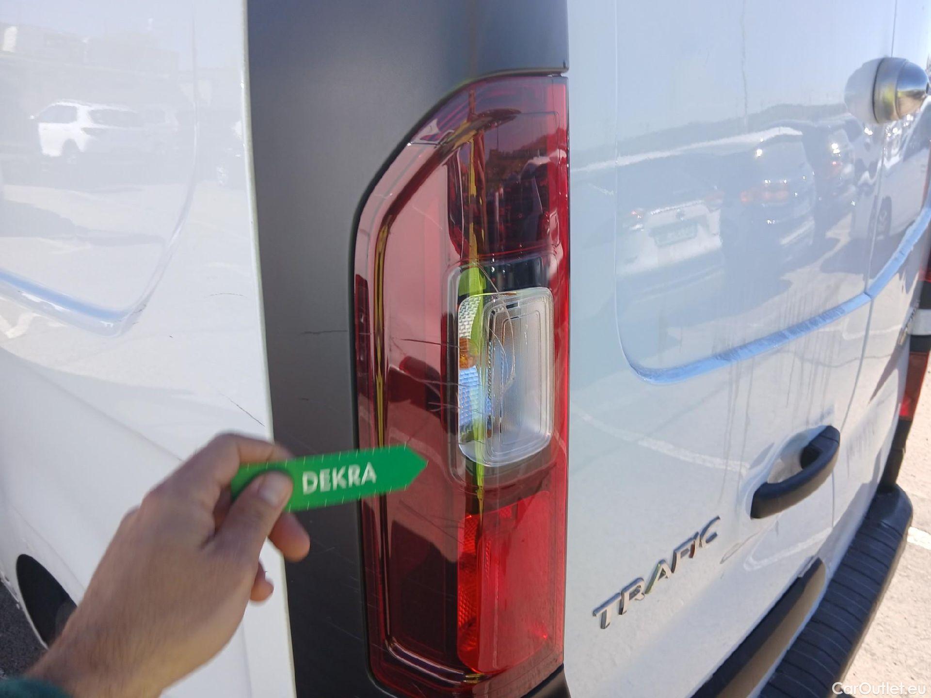  Renault  Trafic RENAULT  / 2019 / 4P / furgón Furgón 27 L1H1 Energy BluedCi 88 kW #22