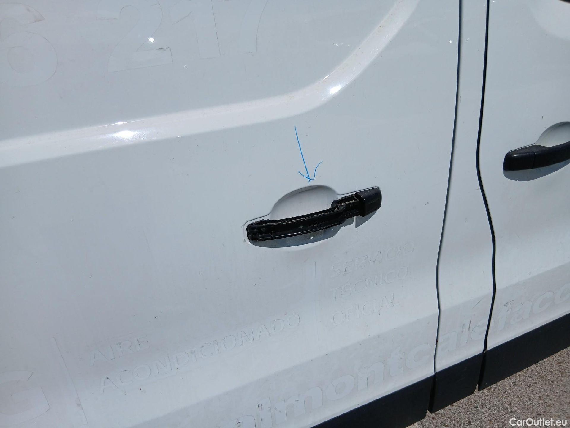  Renault  Trafic RENAULT  / 2019 / 4P / furgón Furgón 27 L1H1 Energy BluedCi 88 kW (AC) #17