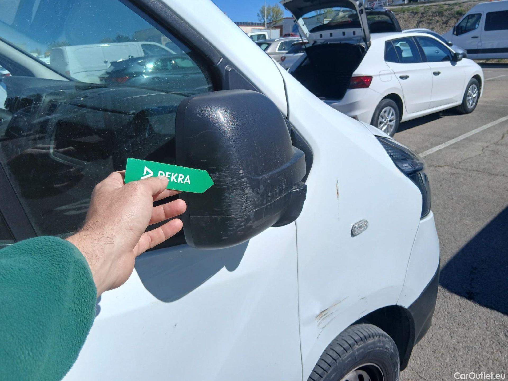  Renault  Trafic RENAULT  / 2019 / 4P / furgón Furgón 27 L1H1 Energy BluedCi 88 kW #43