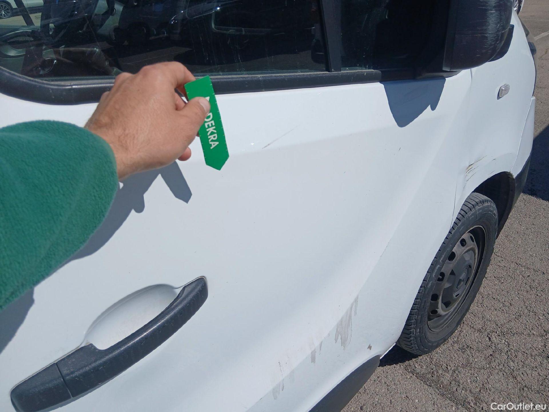  Renault  Trafic RENAULT  / 2019 / 4P / furgón Furgón 27 L1H1 Energy BluedCi 88 kW #41