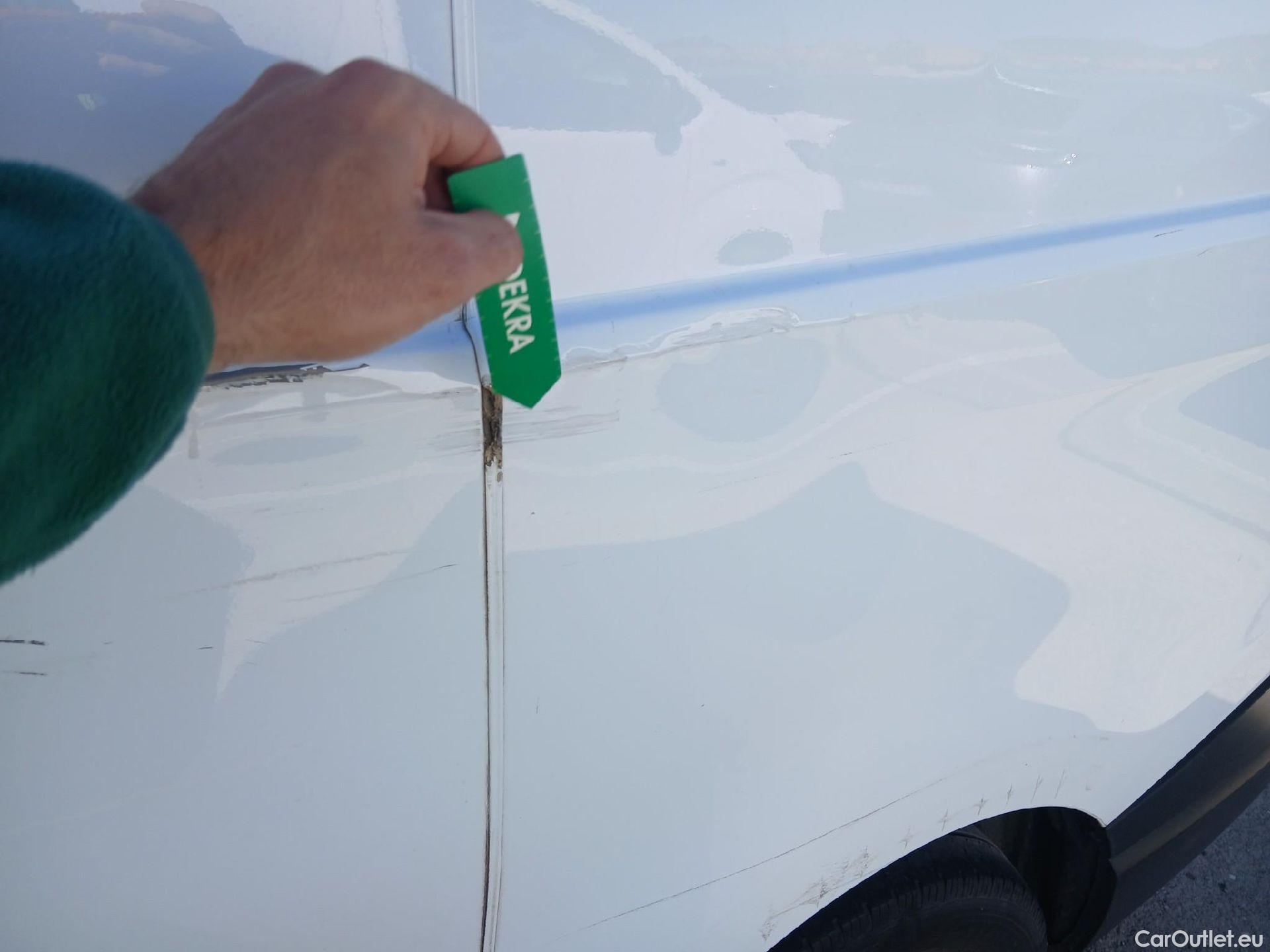  Renault  Trafic RENAULT  / 2019 / 4P / furgón Furgón 27 L1H1 Energy BluedCi 88 kW #16