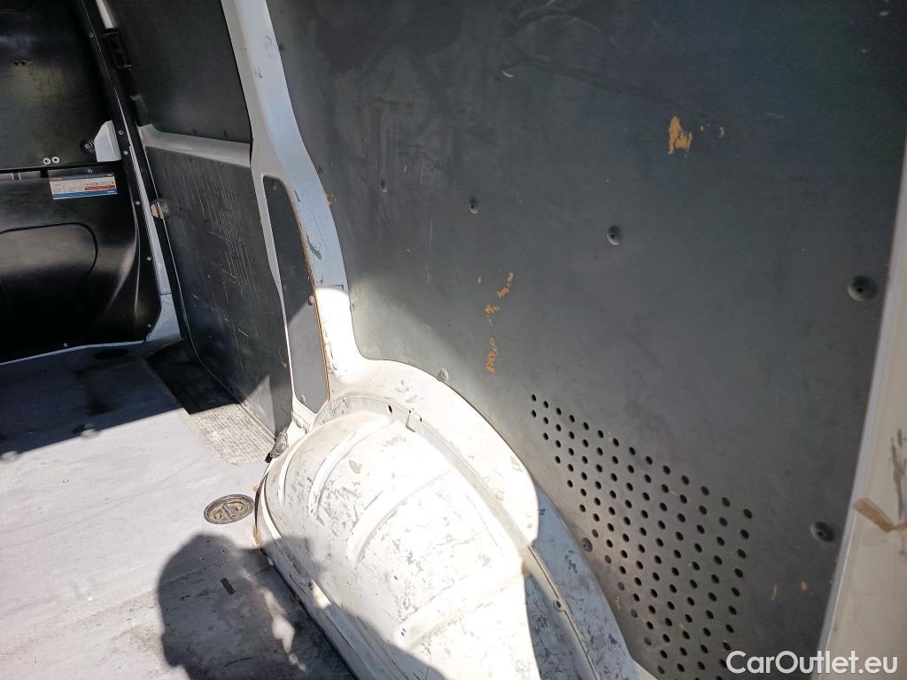  Land Rover  Discovery VOLKSWAGEN Transporter / 2020 / 4P / furgón Furgón Corto TN 2.0 TDI 110kW 4MO #25