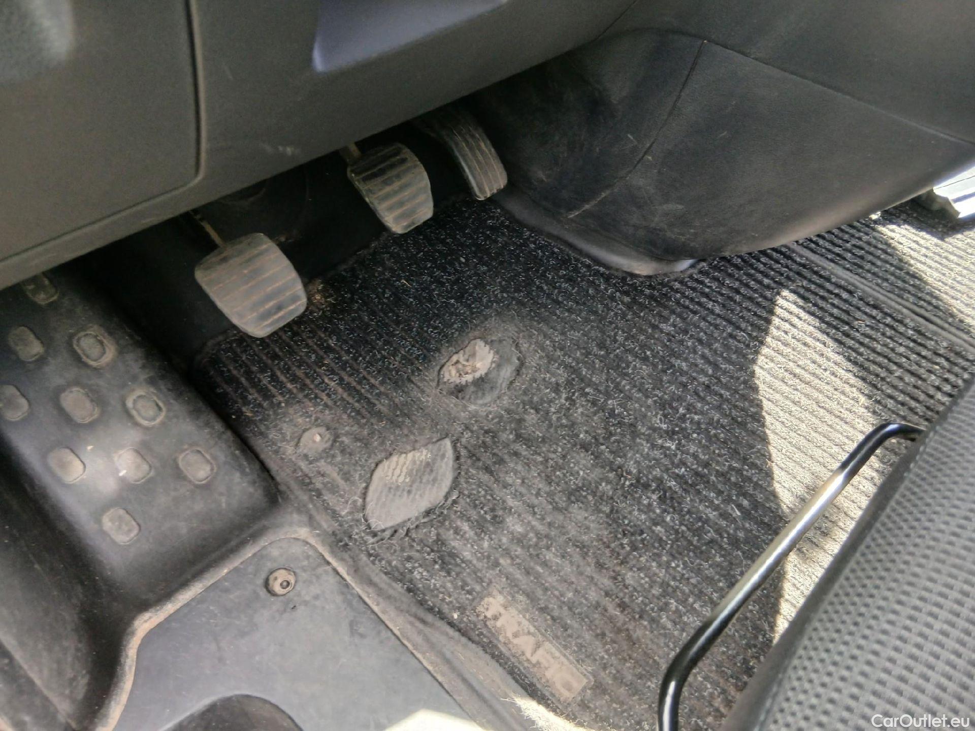  Renault  Trafic RENAULT  / 2019 / 4P / furgón Furgón 27 L1H1 Energy BluedCi 88 kW (AC) #5