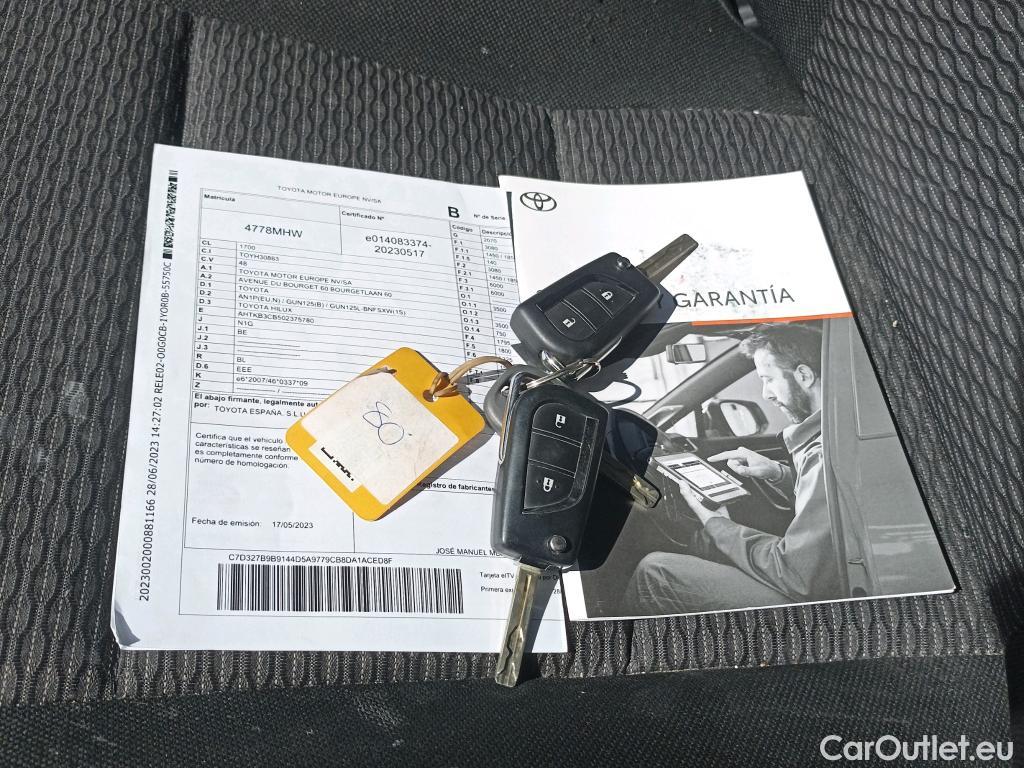  Toyota  Hilux TOYOTA  / 2020 / 2P / pickup 2.4 D-4D Cabina Sencilla GX #25