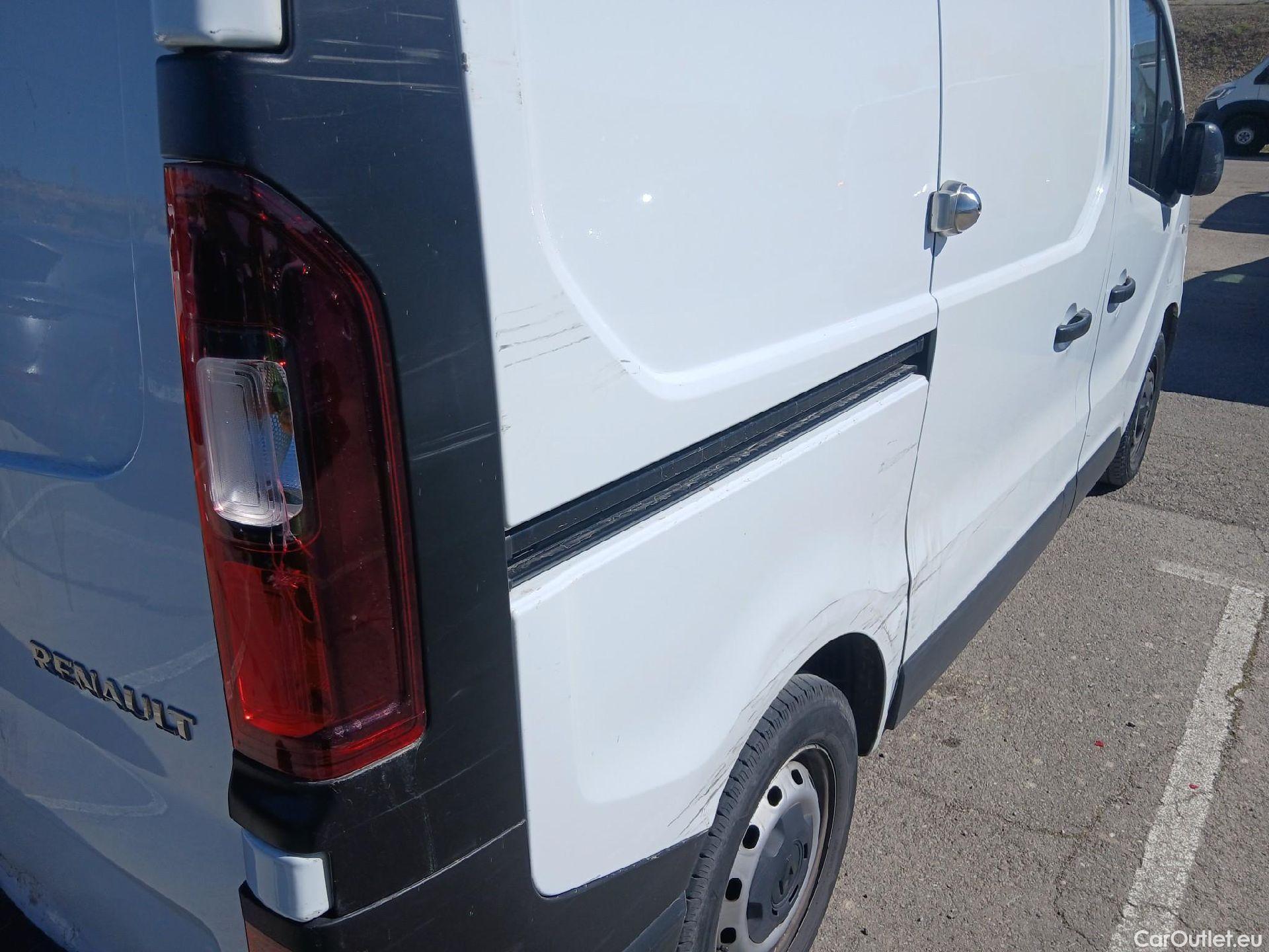  Renault  Trafic RENAULT  / 2019 / 4P / furgón Furgón 27 L1H1 Energy BluedCi 88 kW #34