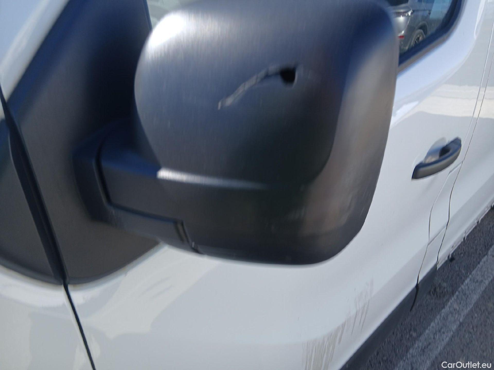  Renault  Trafic RENAULT  / 2019 / 4P / furgón Furgón 27 L1H1 Energy BluedCi 88 kW #11