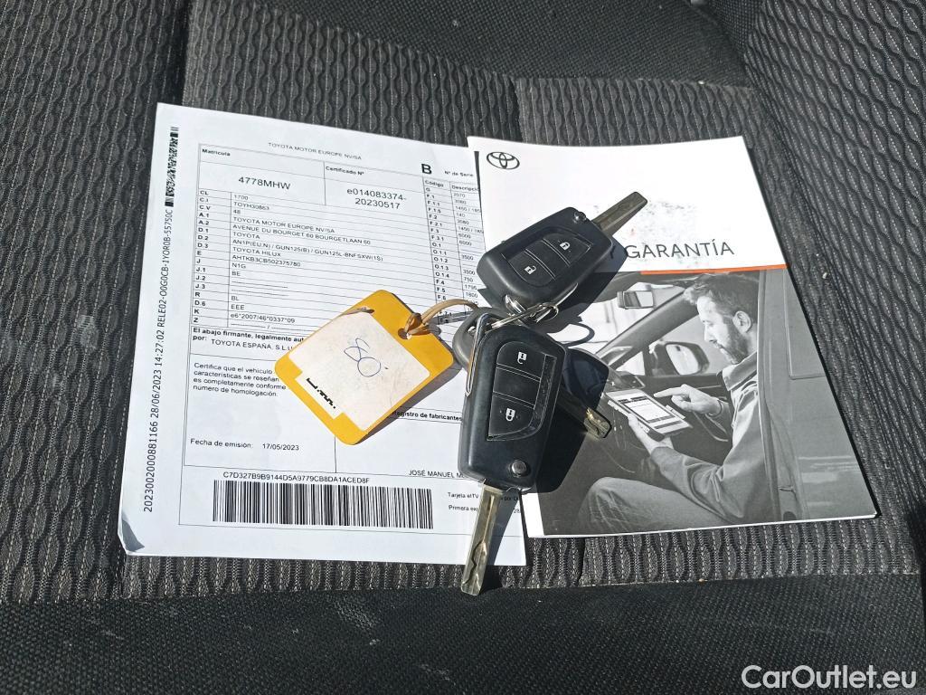  Toyota  Hilux TOYOTA  / 2020 / 2P / pickup 2.4 D-4D Cabina Sencilla GX #26