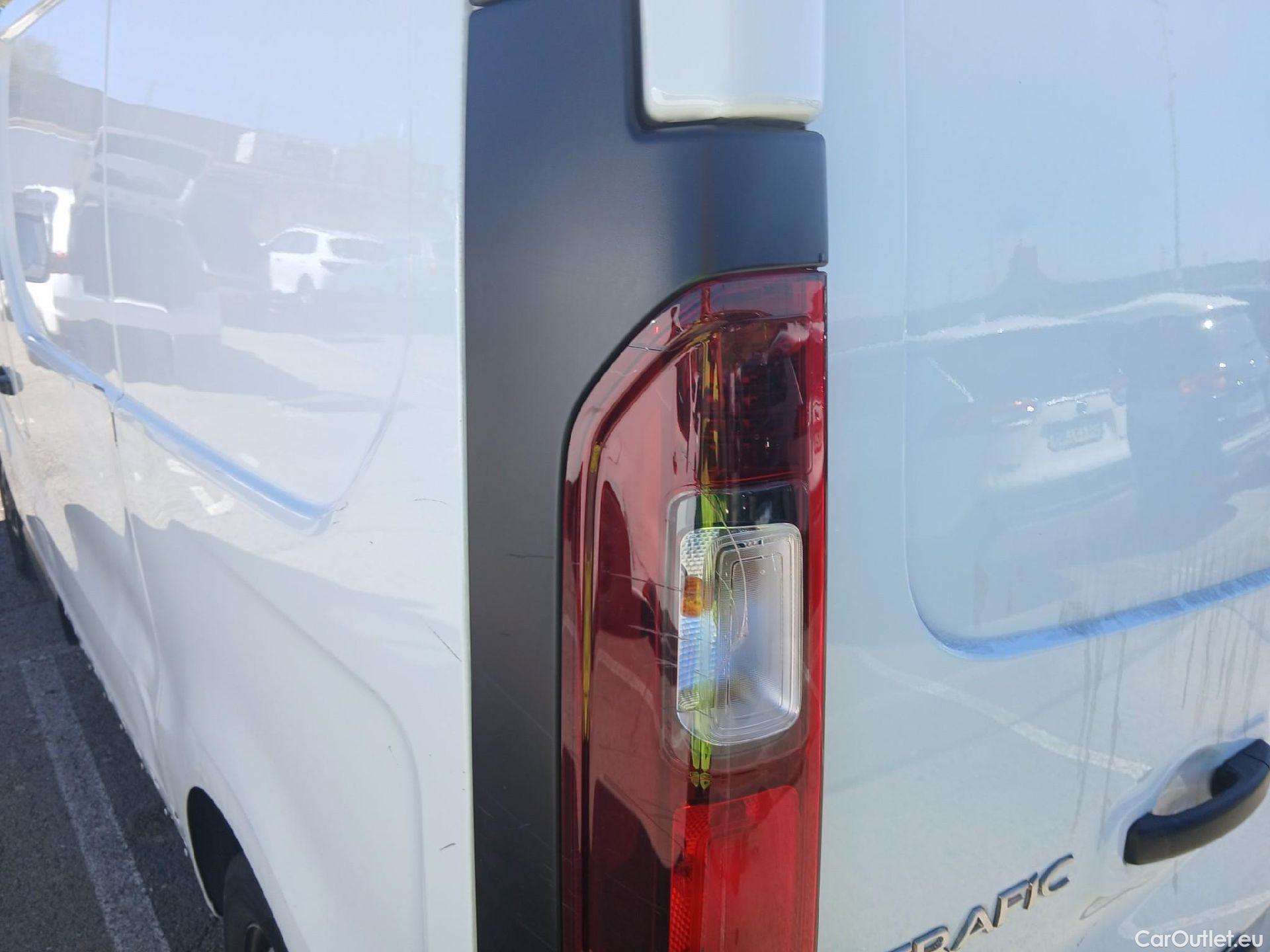  Renault  Trafic RENAULT  / 2019 / 4P / furgón Furgón 27 L1H1 Energy BluedCi 88 kW #21