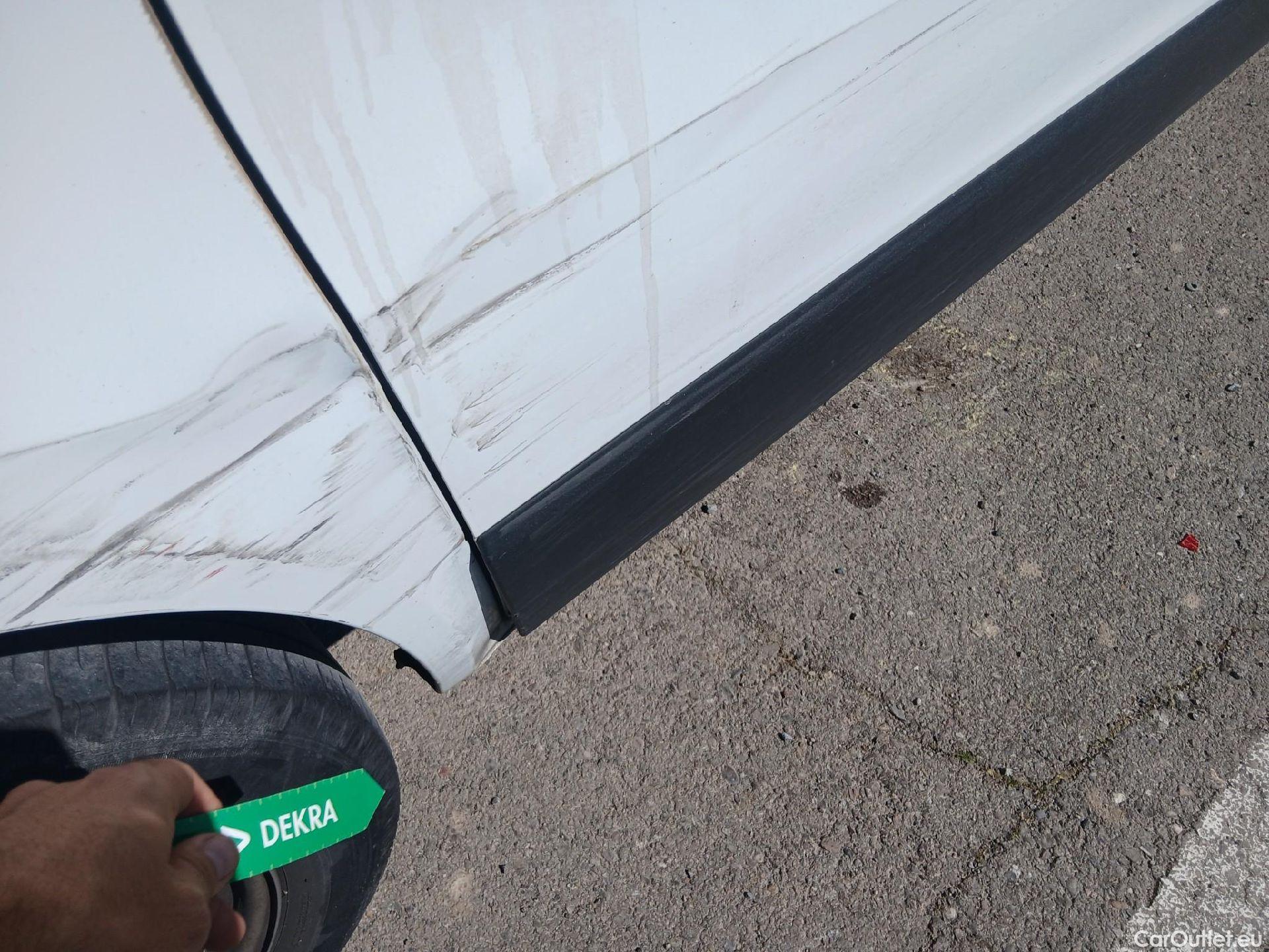  Renault  Trafic RENAULT  / 2019 / 4P / furgón Furgón 27 L1H1 Energy BluedCi 88 kW #40