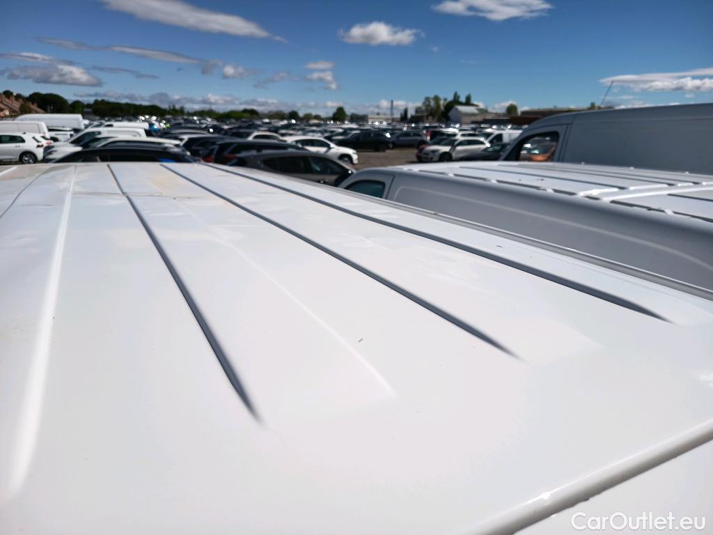  Volkswagen  Transporter VOLKSWAGEN  / 2020 / 4P / furgón Furgón Corto TN 2.0 TDI 110kW 4MO #3