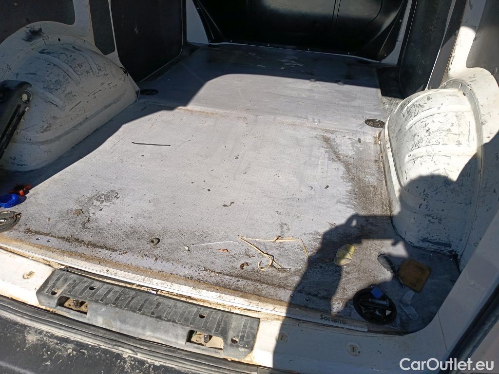  Land Rover  Discovery VOLKSWAGEN Transporter / 2020 / 4P / furgón Furgón Corto TN 2.0 TDI 110kW 4MO #28