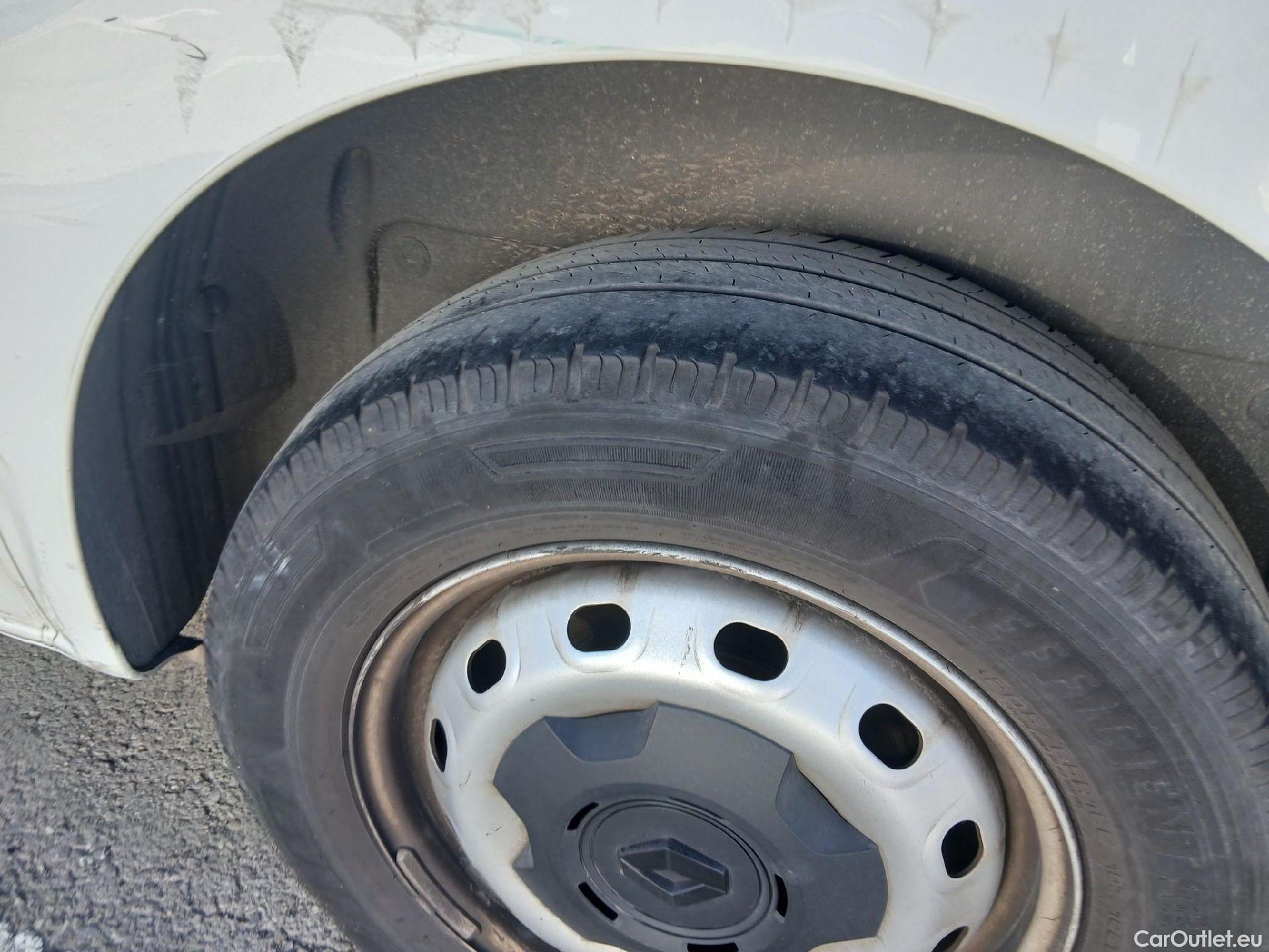  Renault  Trafic RENAULT  / 2019 / 4P / furgón Furgón 27 L1H1 Energy BluedCi 88 kW #20