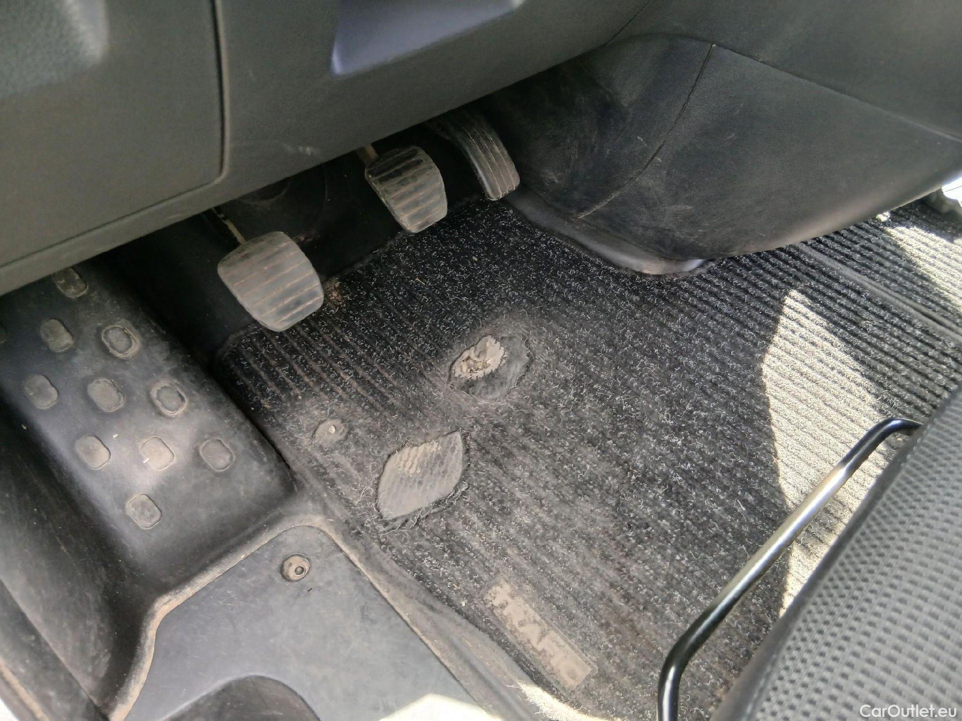  Renault  Trafic RENAULT  / 2019 / 4P / furgón Furgón 27 L1H1 Energy BluedCi 88 kW (AC) #7