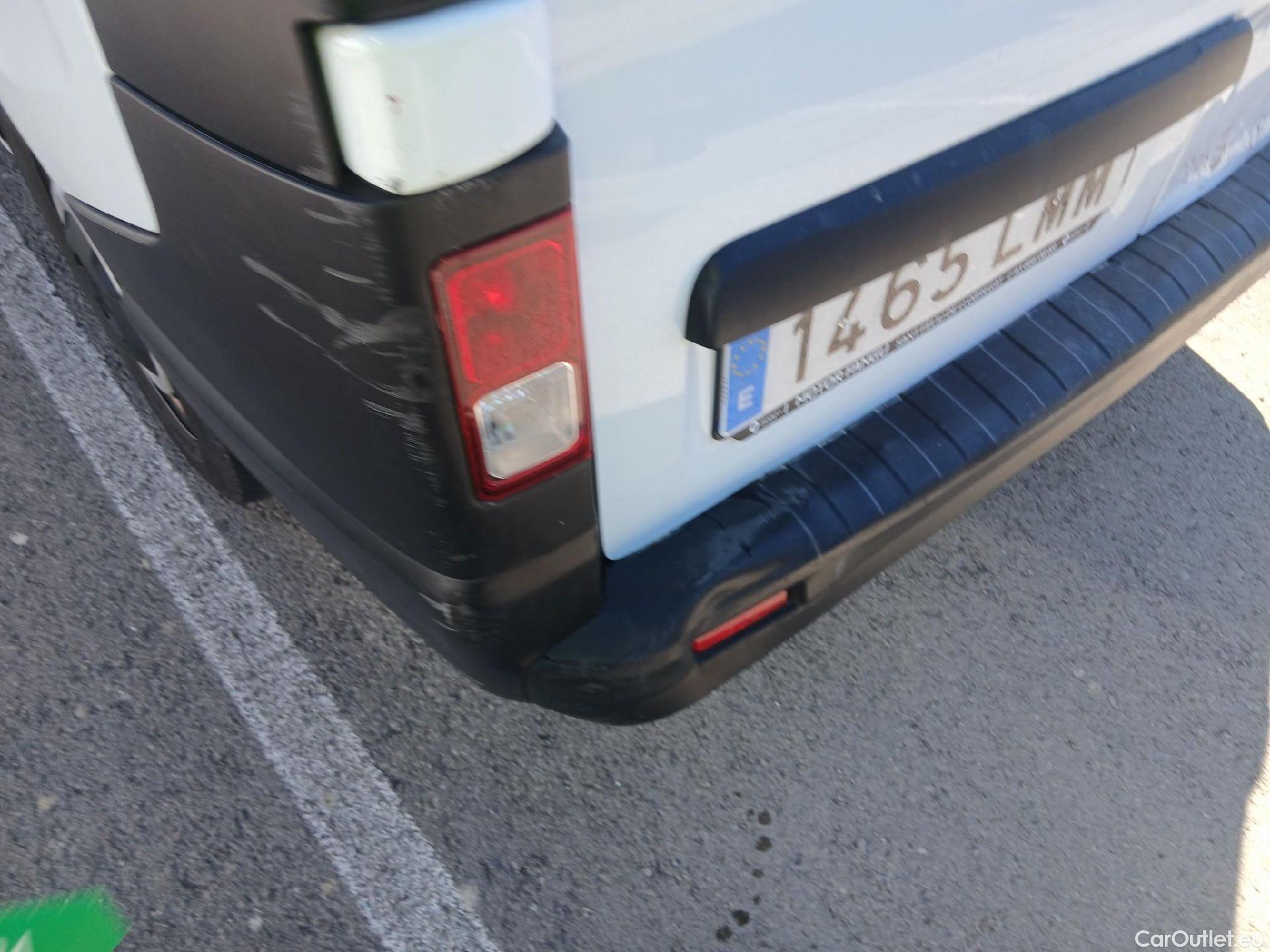  Renault  Trafic RENAULT  / 2019 / 4P / furgón Furgón 27 L1H1 Energy BluedCi 88 kW #24