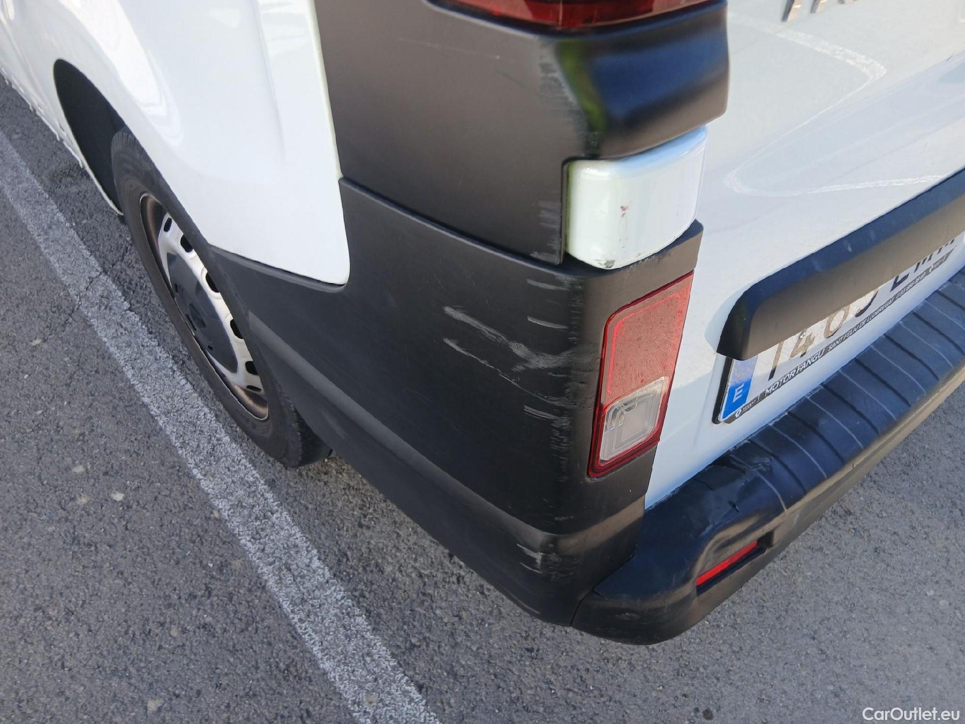  Renault  Trafic RENAULT  / 2019 / 4P / furgón Furgón 27 L1H1 Energy BluedCi 88 kW #23