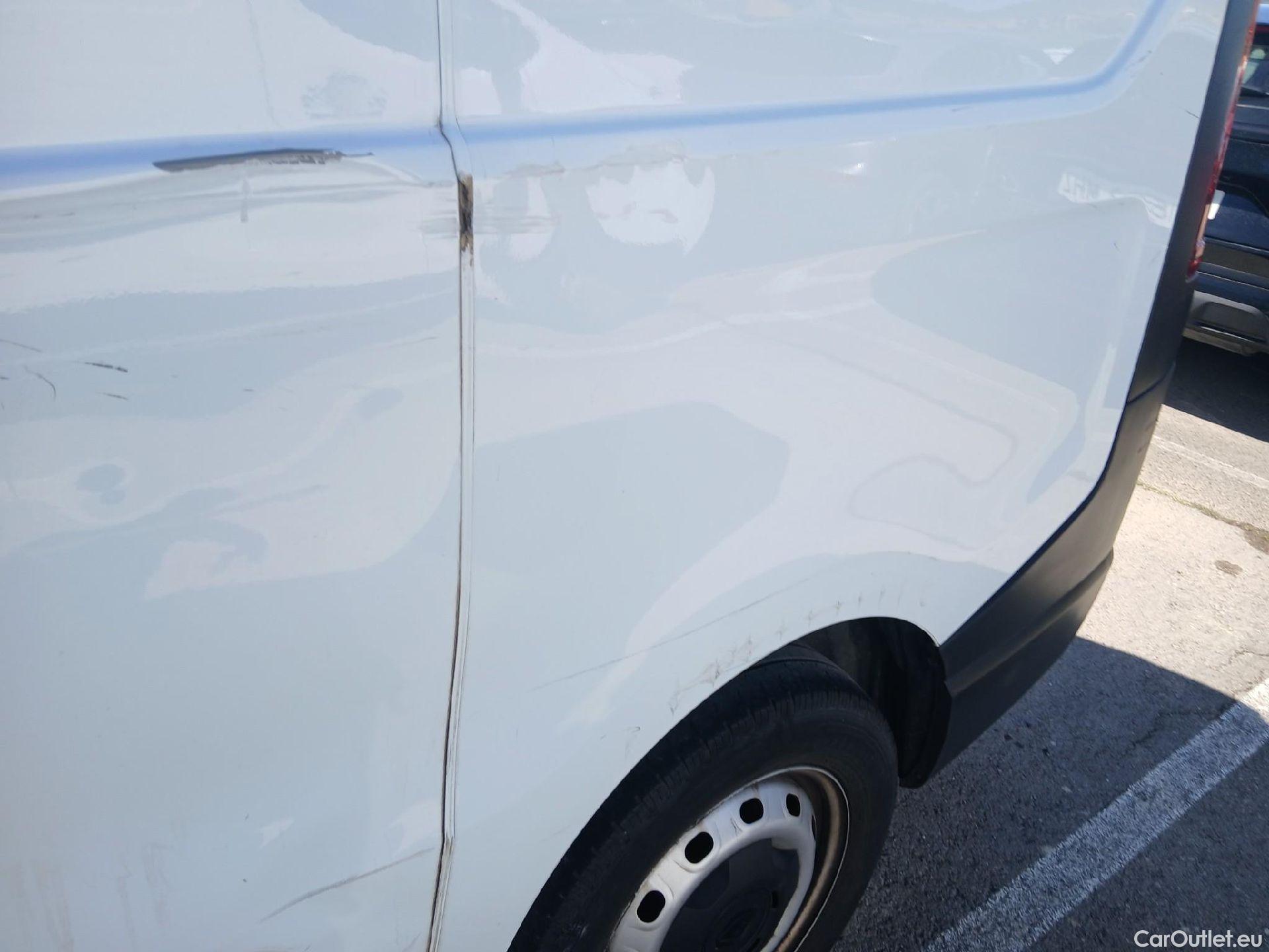  Renault  Trafic RENAULT  / 2019 / 4P / furgón Furgón 27 L1H1 Energy BluedCi 88 kW #15