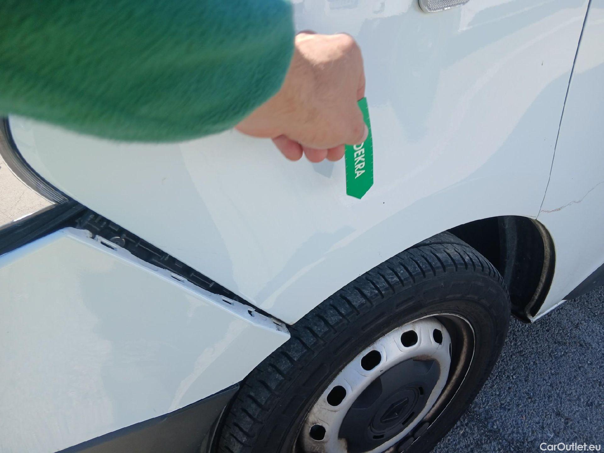  Renault  Trafic RENAULT  / 2019 / 4P / furgón Furgón 27 L1H1 Energy BluedCi 88 kW #7