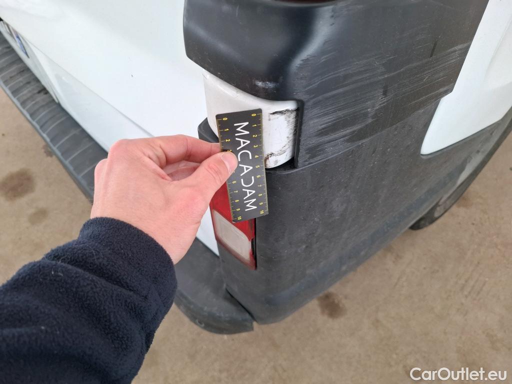  Renault  Trafic  III Fourgon L2H1 1200 Confort 1.6 dCi 120CV BVM6 E6 #132