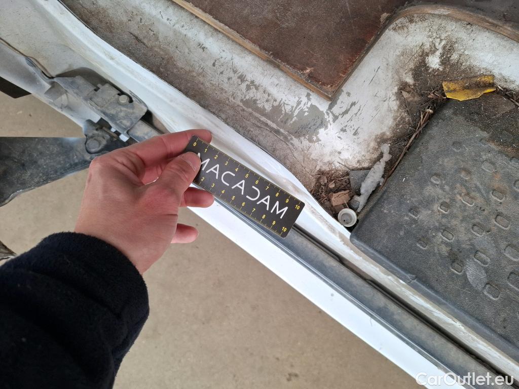  Renault  Trafic  III Fourgon L2H1 1200 Confort 1.6 dCi 120CV BVM6 E6 #81