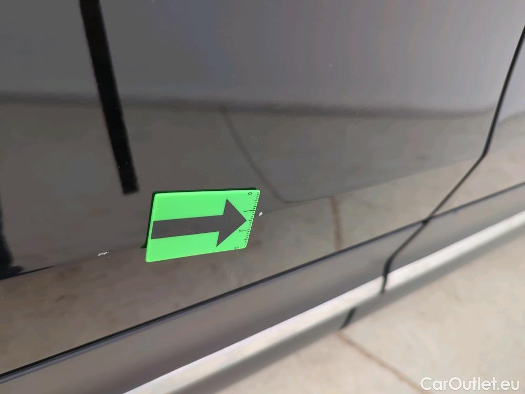  Mercedes  GLB  200 #32