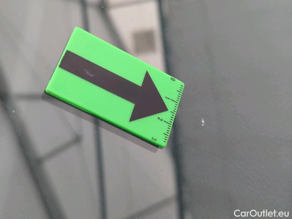  Mercedes  GLB  200 #40