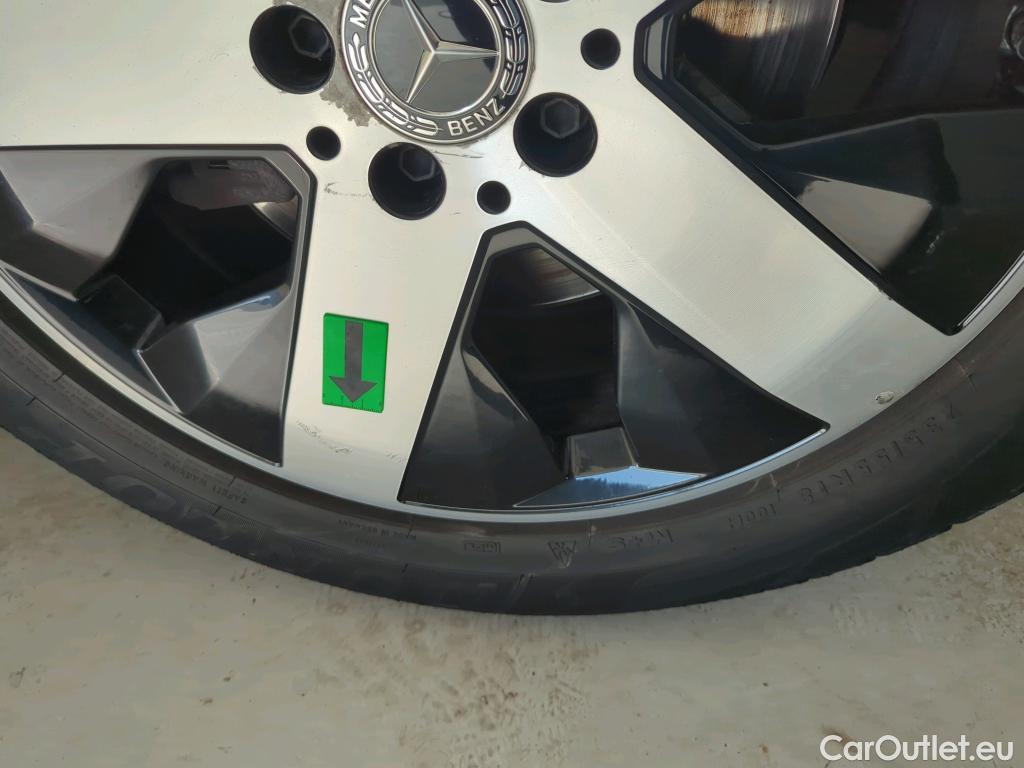  Mercedes  GLB  200 #18