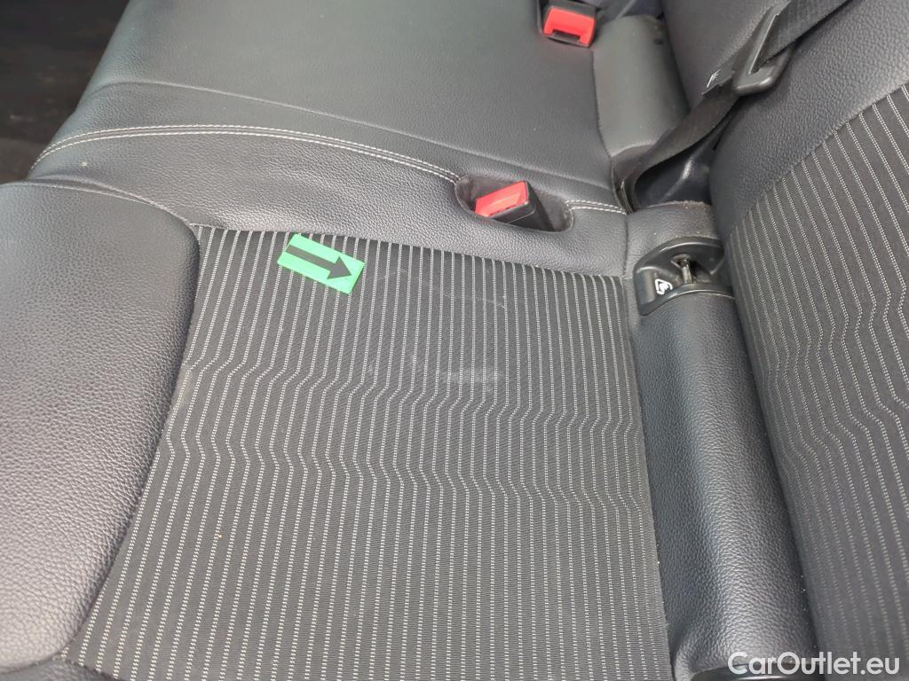  Mercedes  GLB  200 #26