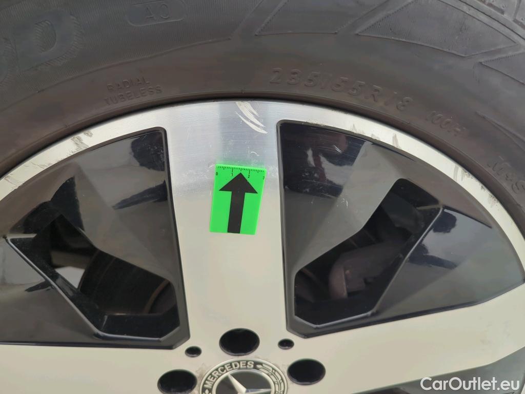  Mercedes  GLB  200 #20